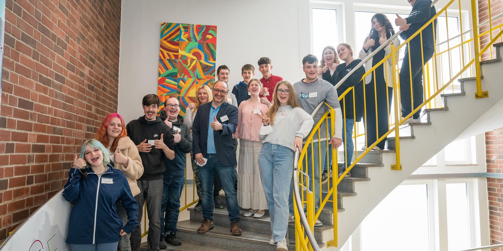 Die Teilnehmerinnen und Teilnehmer des Projekts 'From School to Future'. Foto: Bernhard Risse / Kreisverwaltung Ahrweiler