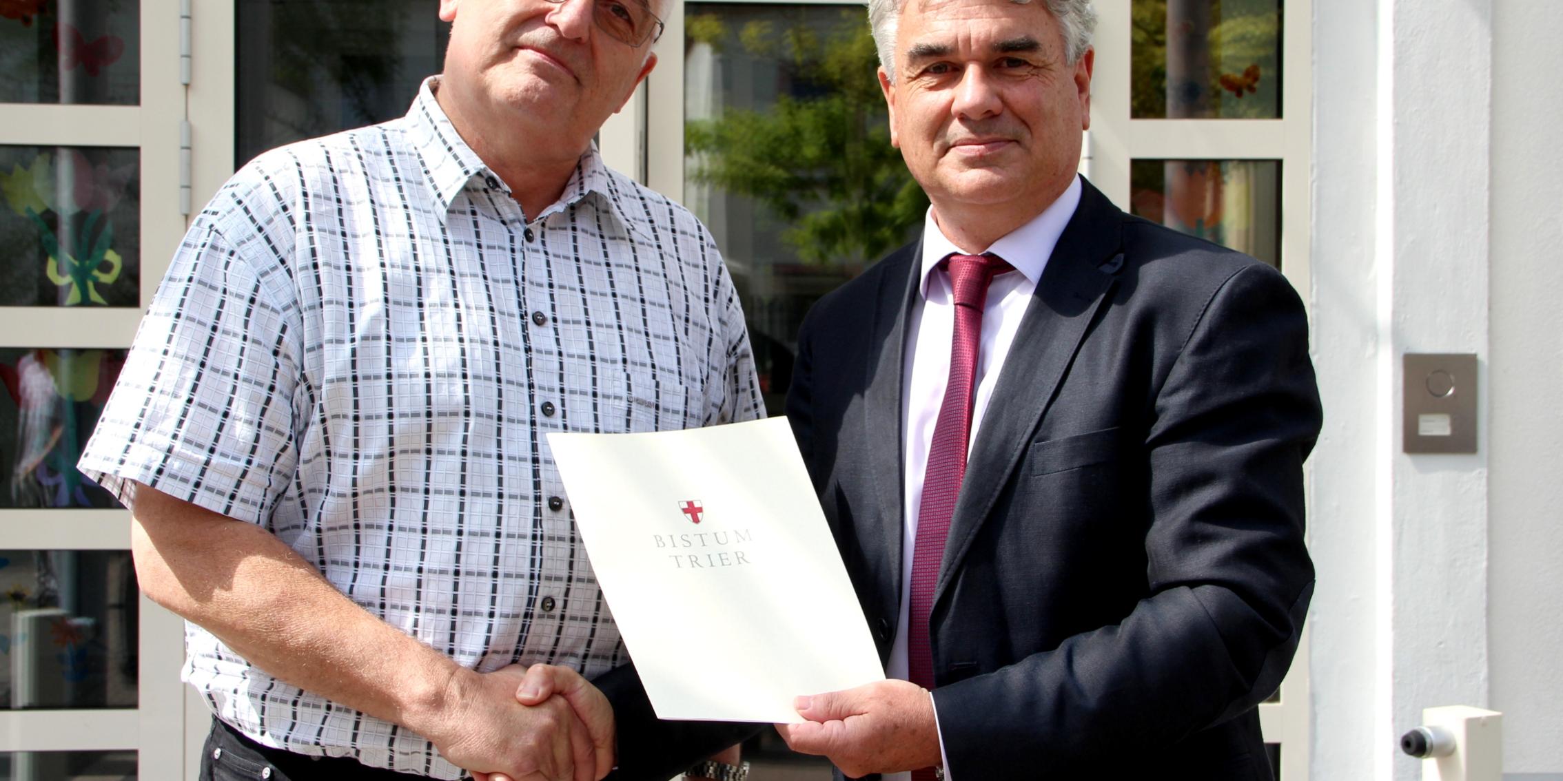 Schulleiter Karl Fuchs (links) und Albrecht Adam