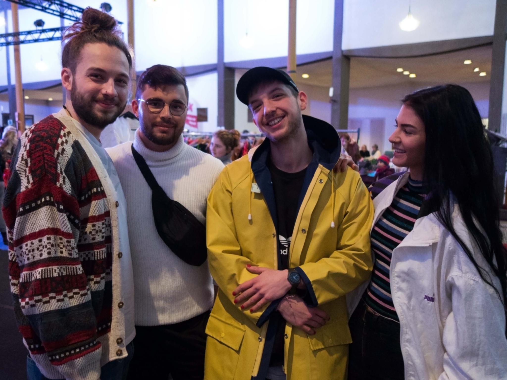 BU: Beim Shoppen Alexander Woytewicz, Leon Bisanz, Daniel Strang und Anneke Schmidt (v. links).