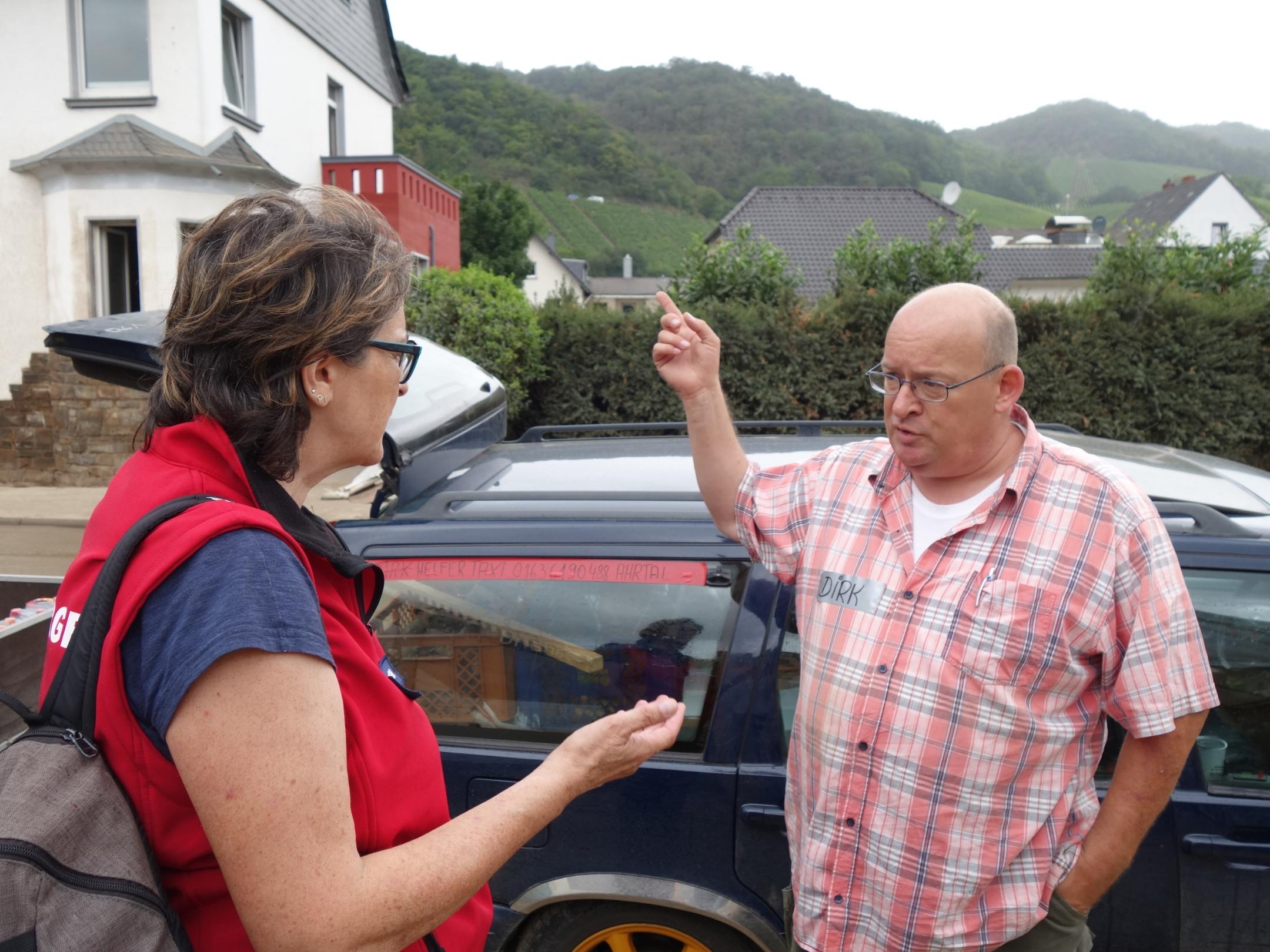 Dirk betreibt ehrenamtlich ein 'Helfertaxi'.
