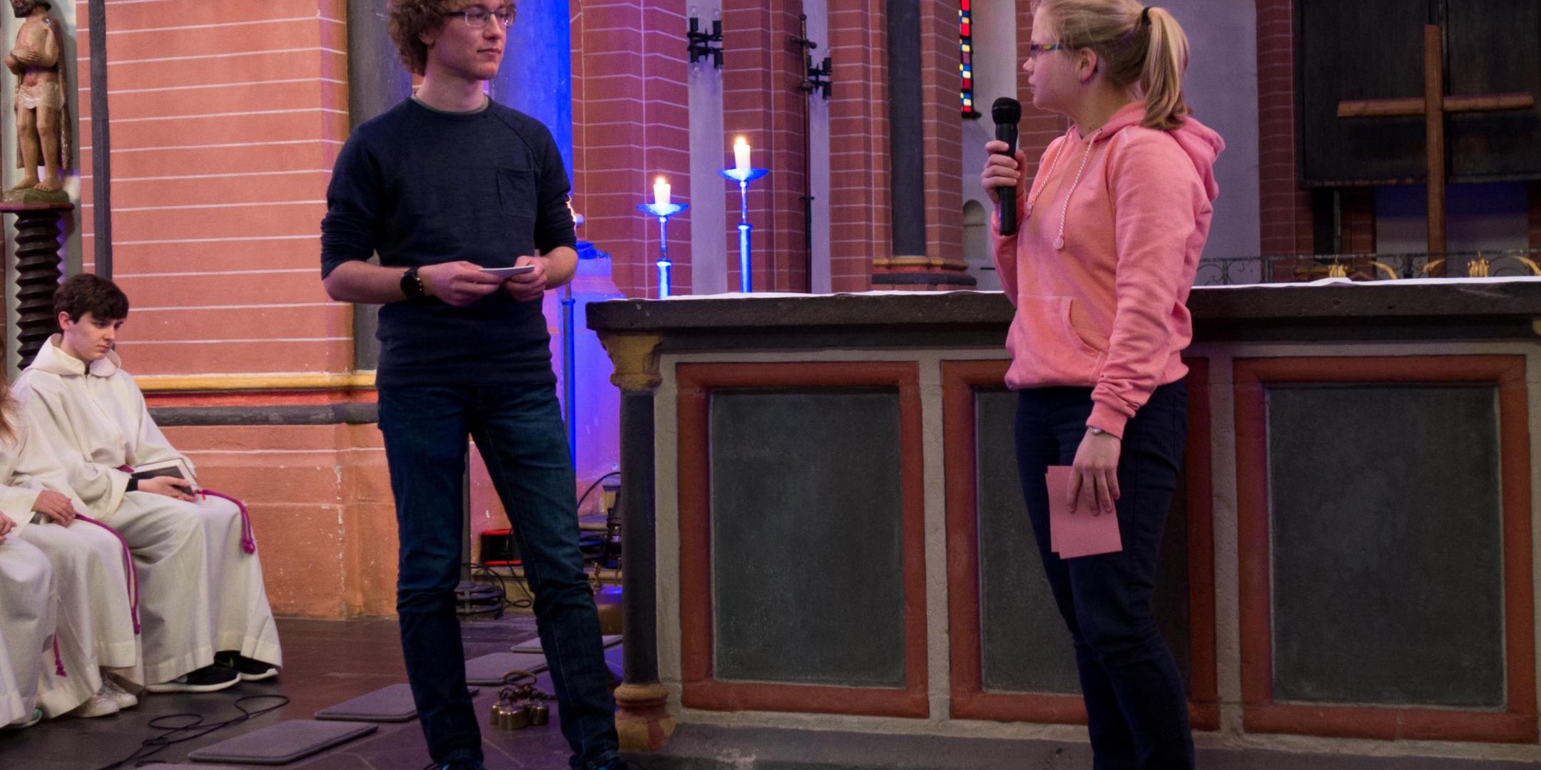 Simon und Vivien sprechen über den Text aus dem Evangelium.
