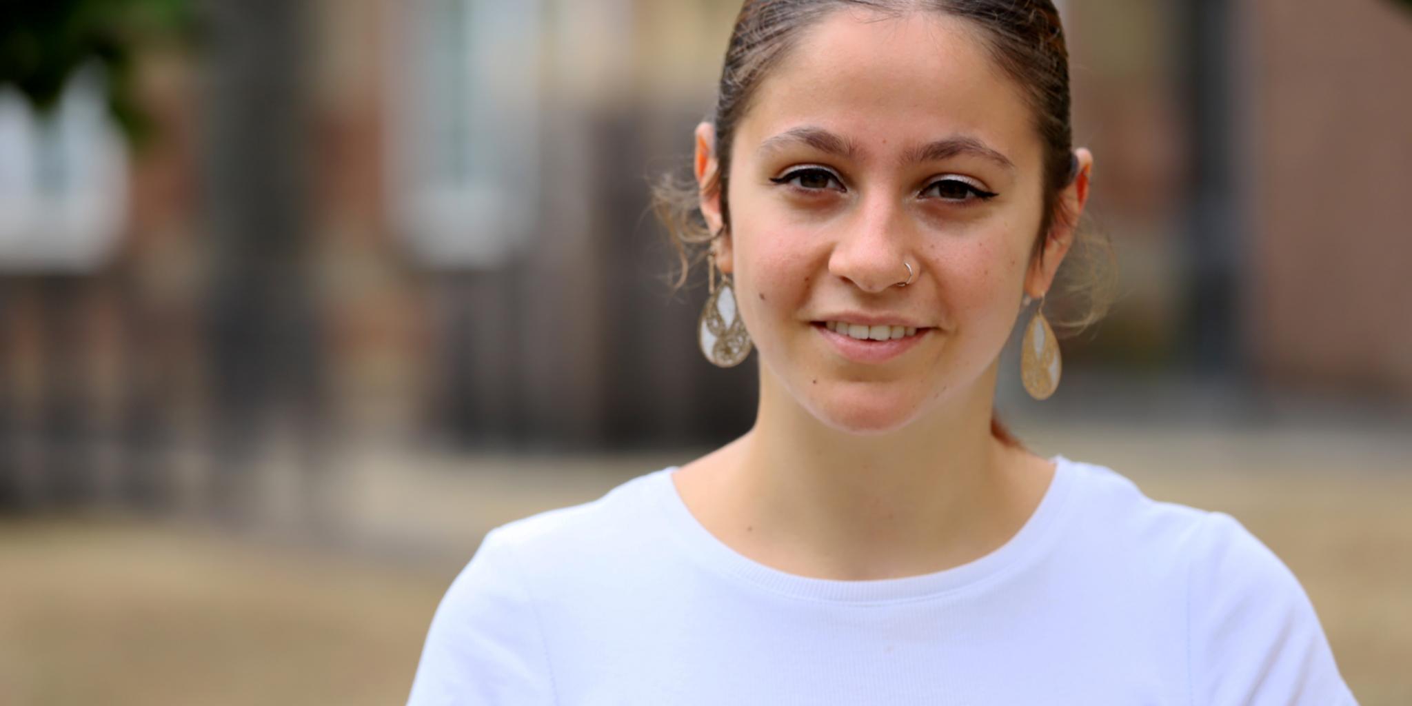 Leonie kommt aus Konz und hat ihr Abitur am Sozialgymnasium Trier gemacht. Zuvor war sie an der Blandine-Merten-Realschule