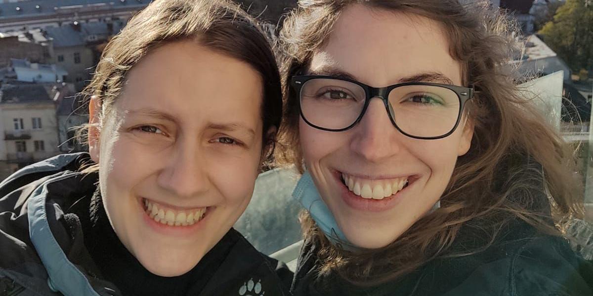 Die beiden SoFiA-Freiwilligen Vivienne Eller (links) und Leonie Theis (Foto: Privat)