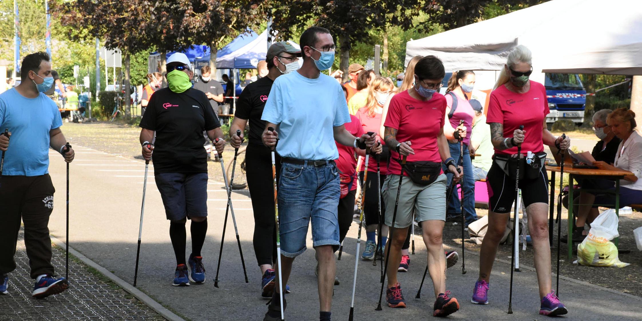 Die Läuferinnen und Läufer machen sich gemeinsam für Bolivien stark.