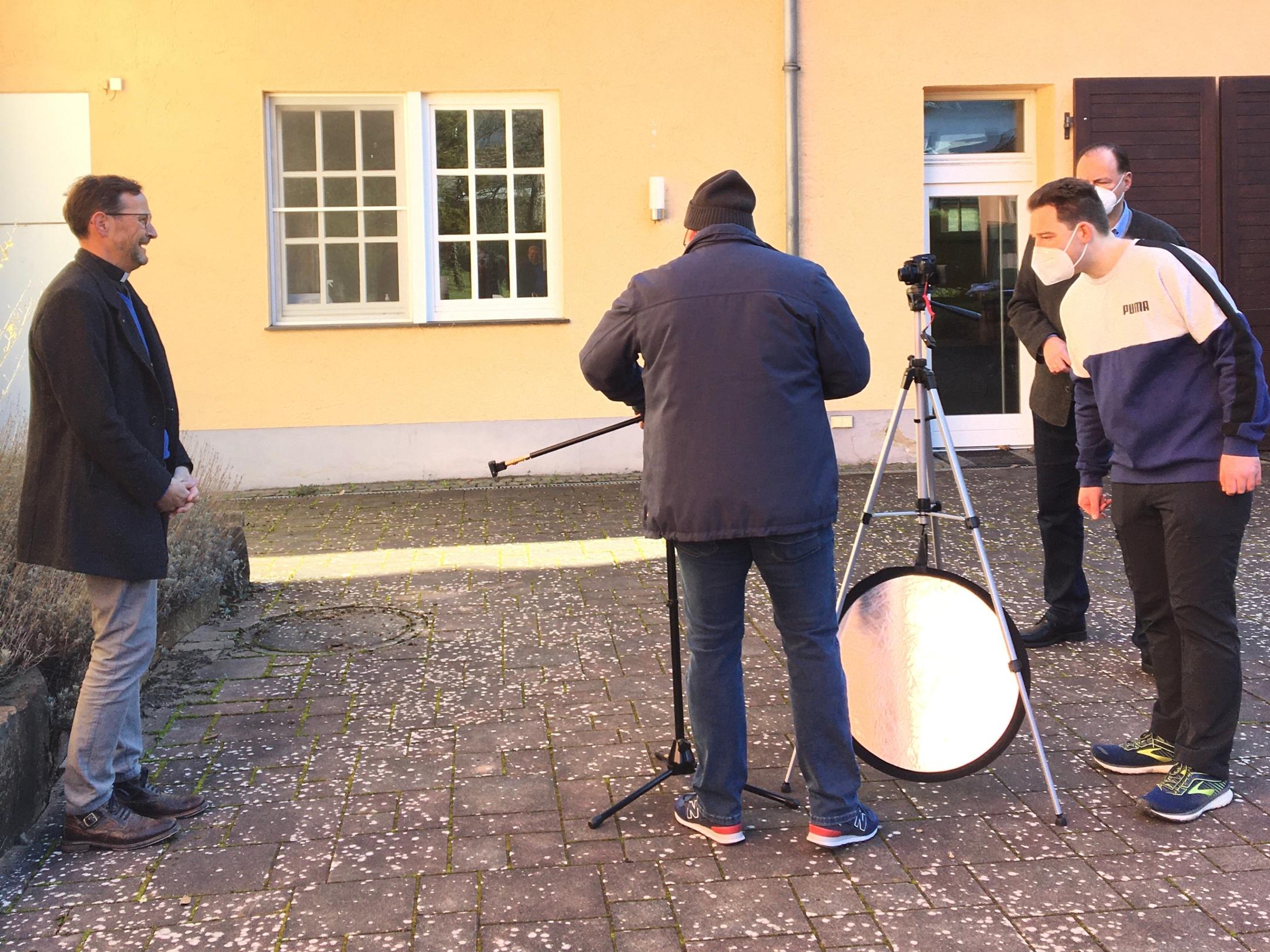 Die 'Sonntagswort'-Macher sind mit Freude und Elan dabei. Foto: Julia Fröder
