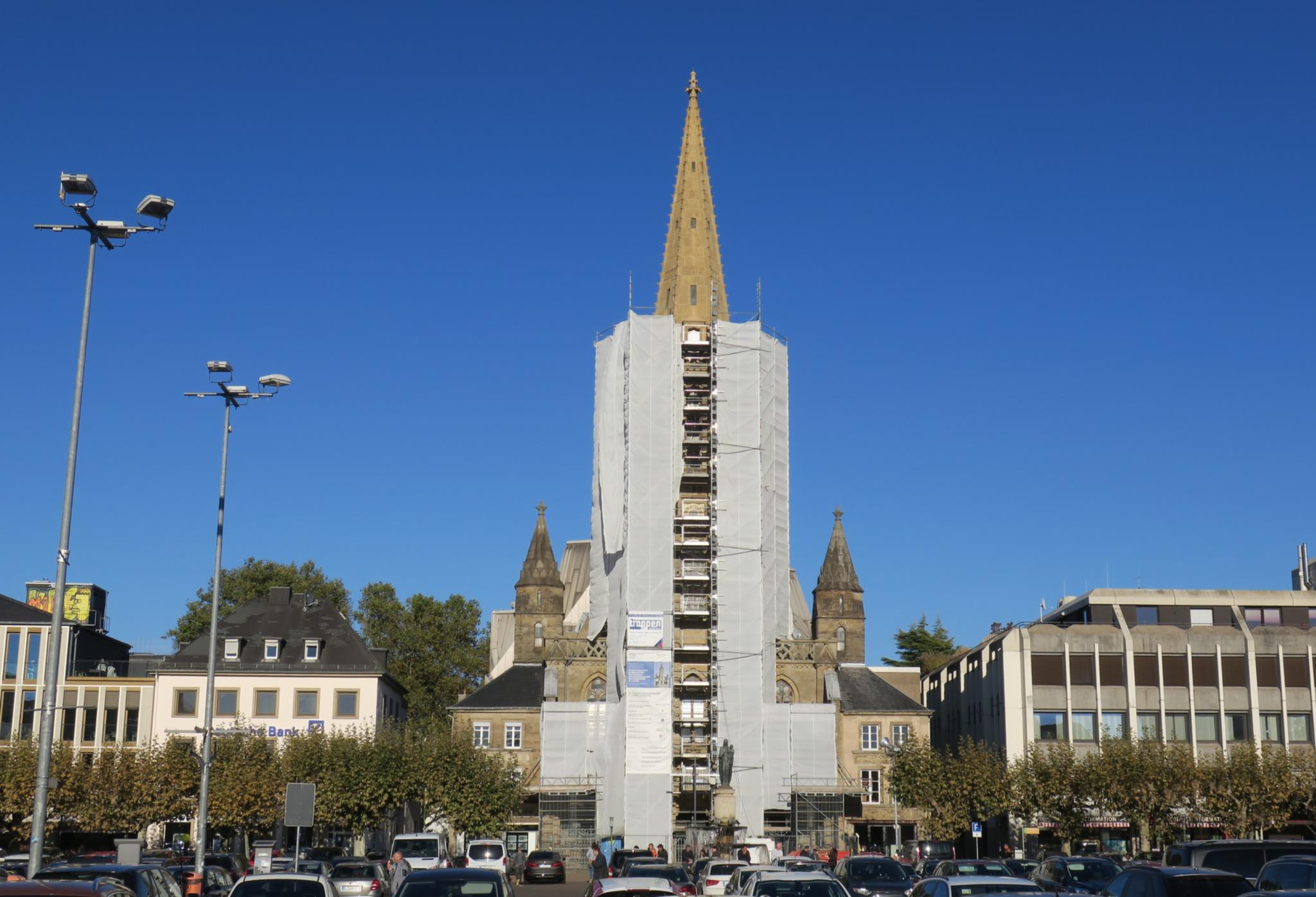 Noch bis Mitte 2022 wird die Fassade von St. Ludwig saniert. Foto: Ute Kirch
