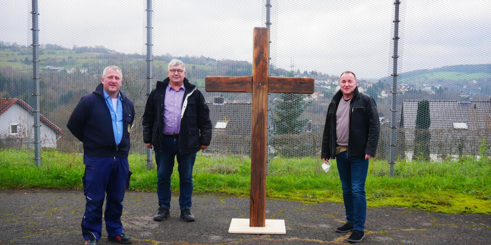 Schreinermeister Uli Kuhn; Personalratsvorsitzender und Ortsvorsteher von Morscholz, Markus Wollscheid, Pastoralreferent und Gefängnisseelsorger Hans-Jürgen Schneider (vlnr).