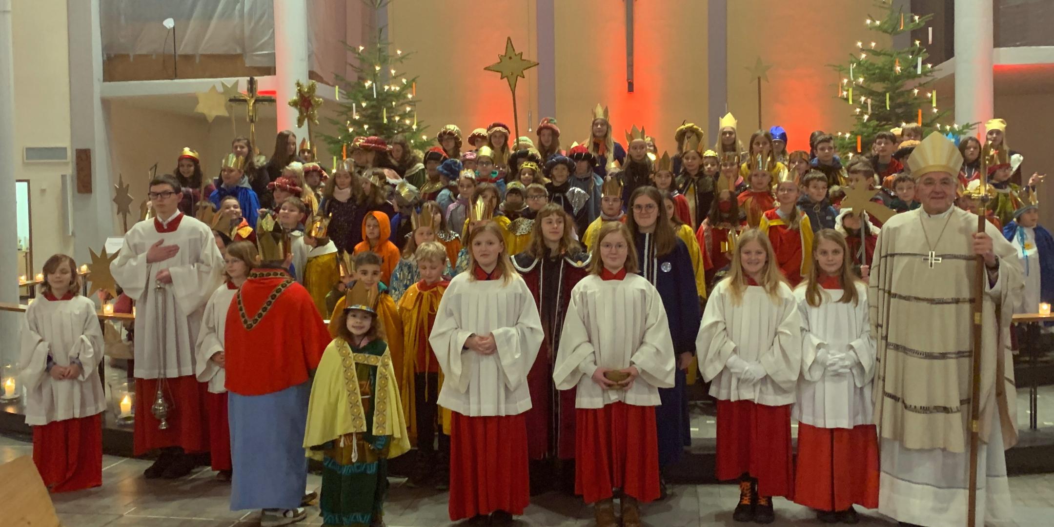 Zur diözesanen Sternsinger-Eröffnung mit Weihbischof Franz Josef Gebert kamen fast 200 Sternsingerinnen und Sternsinger nach Saarbrücken. Foto: Ute Kirch