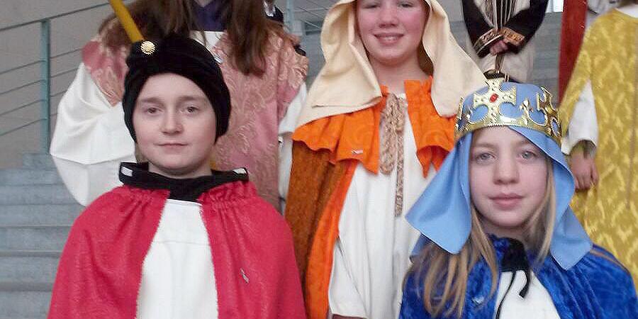 Anna, Simon, Klara und Louisa aus Saarlouis-Ensdorf im Bundeskanzleramt. Die vier Sternsinger aus dem Saarland durften dieses Jahr das Bistum Trier beim Treffen mit der Bundeskanzlerin vertreten.