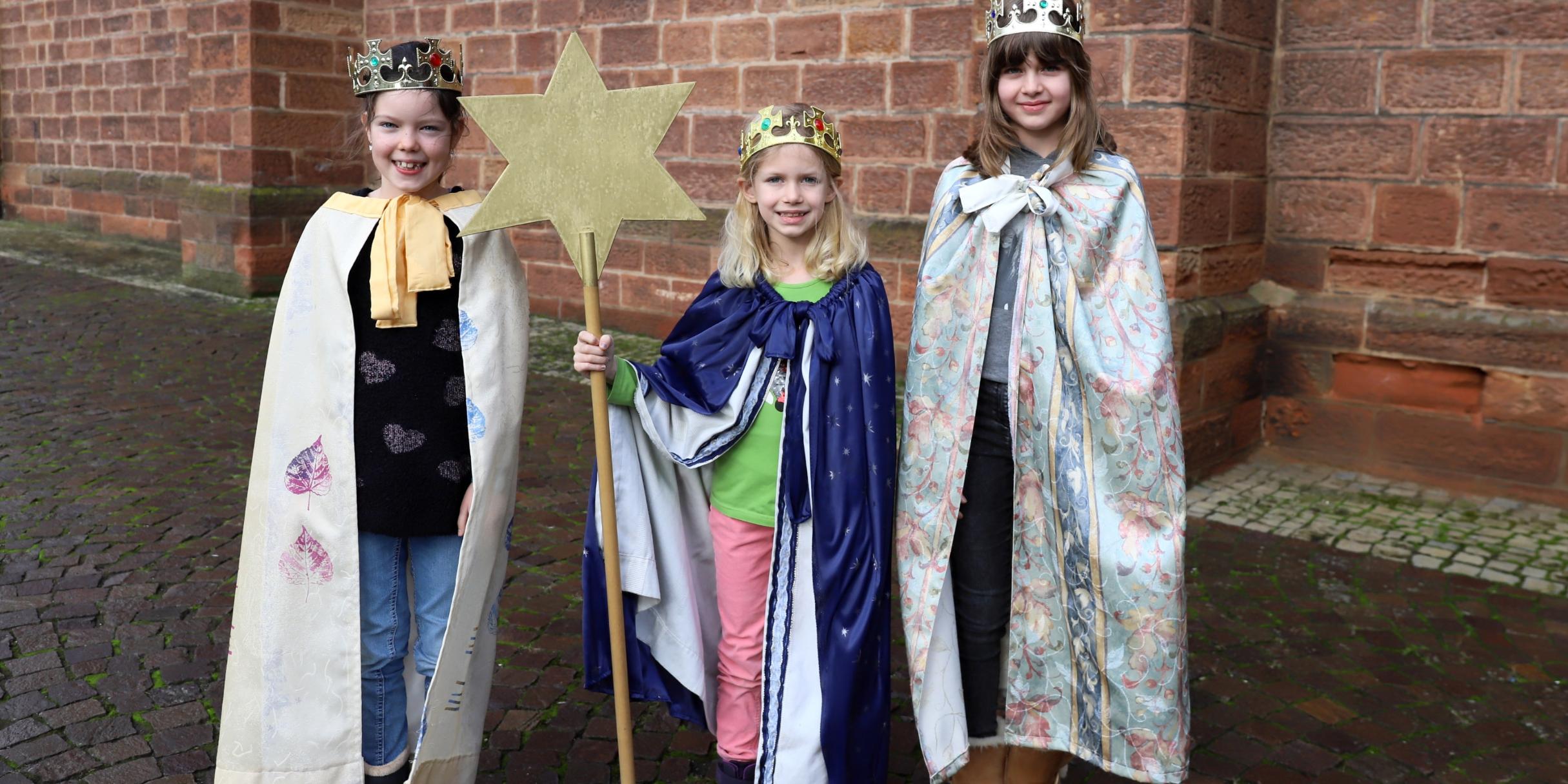 Jule, Katharina und Jasmin (vlnr.), alle acht Jahre alt und Schweicher Kommunionkinder (Archivfoto von Januar 2022)
