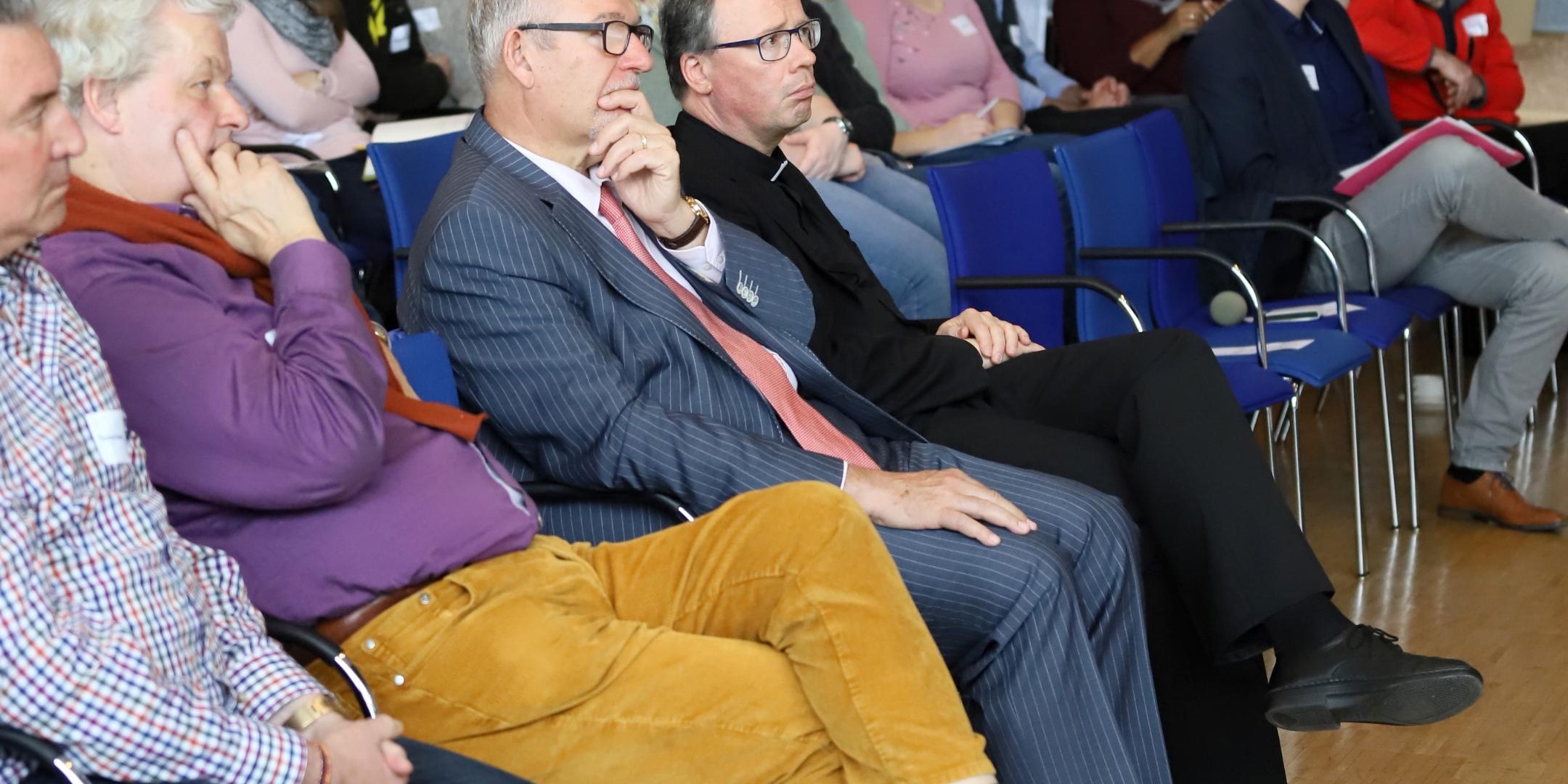 Bischof Ackermann (Mitte) beim Studientag zur MHG-Studie