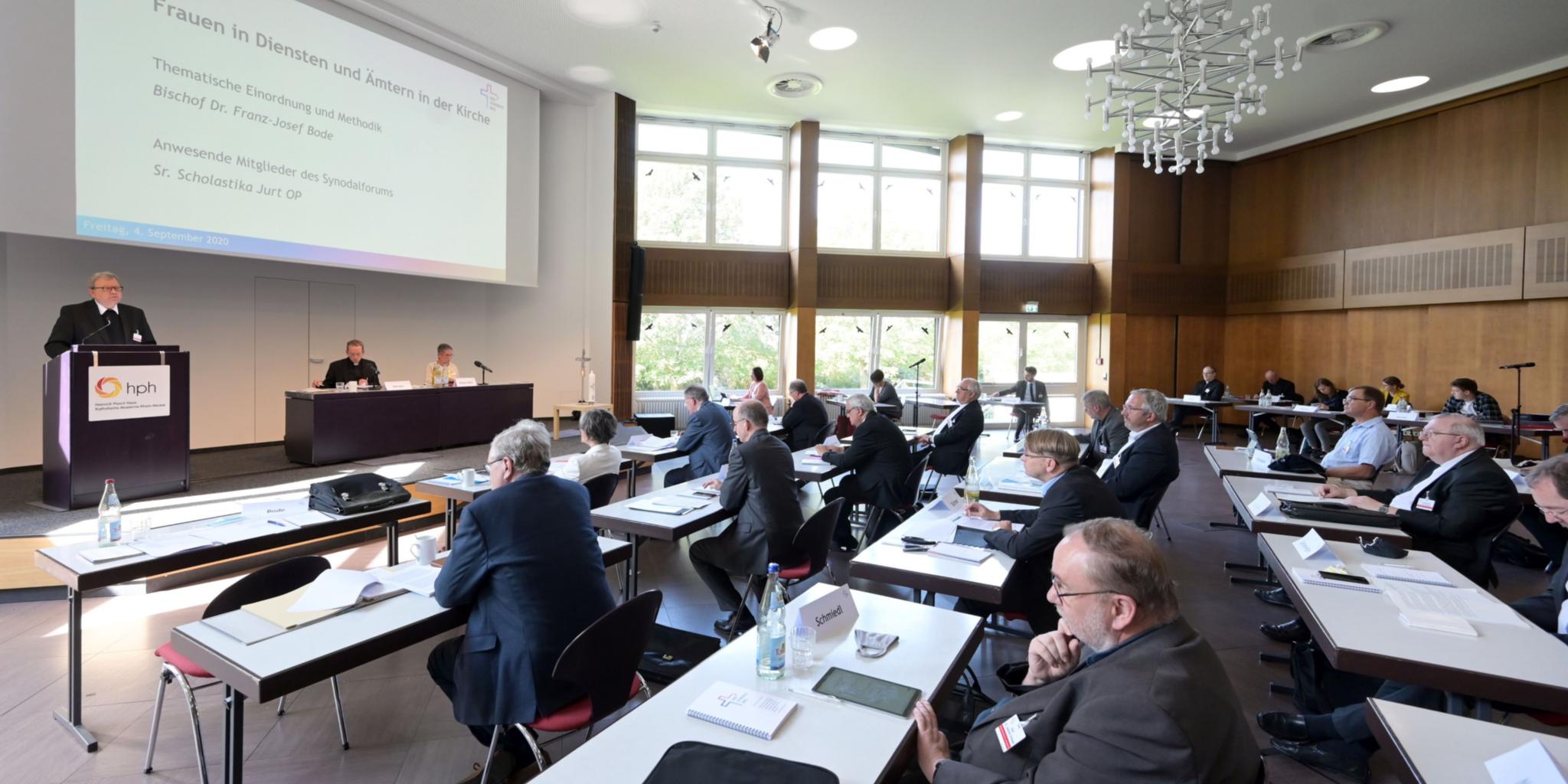 Zehn Delegierte aus dem Bistum waren bei der Regionenkonferenz des Synodalen Wegs (© Synodaler Weg/Klaus Landry)