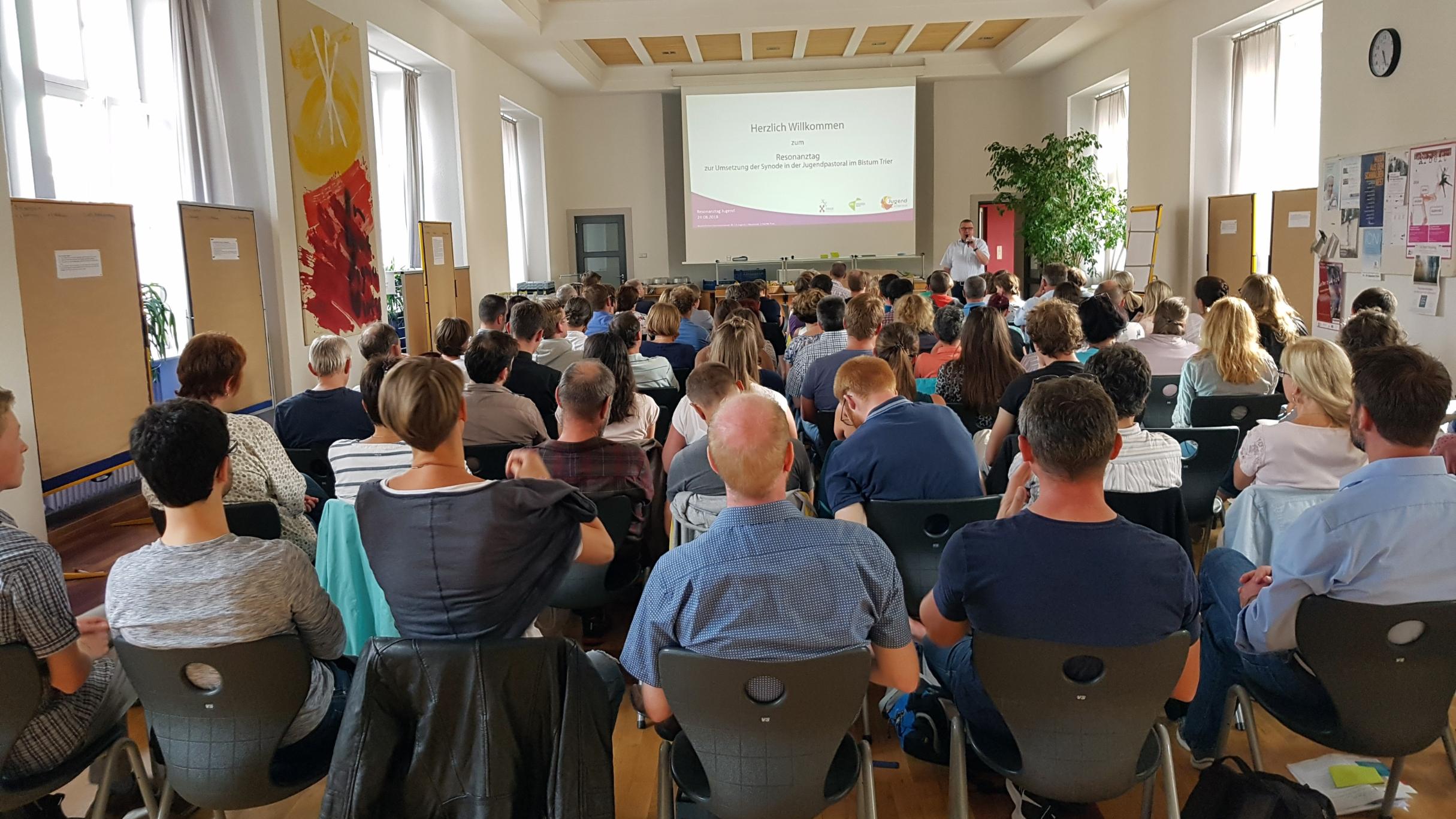 Über 100 Ehren- und Hauptamtliche aus der Jugendpastoral waren bei der Veranstaltung dabei.