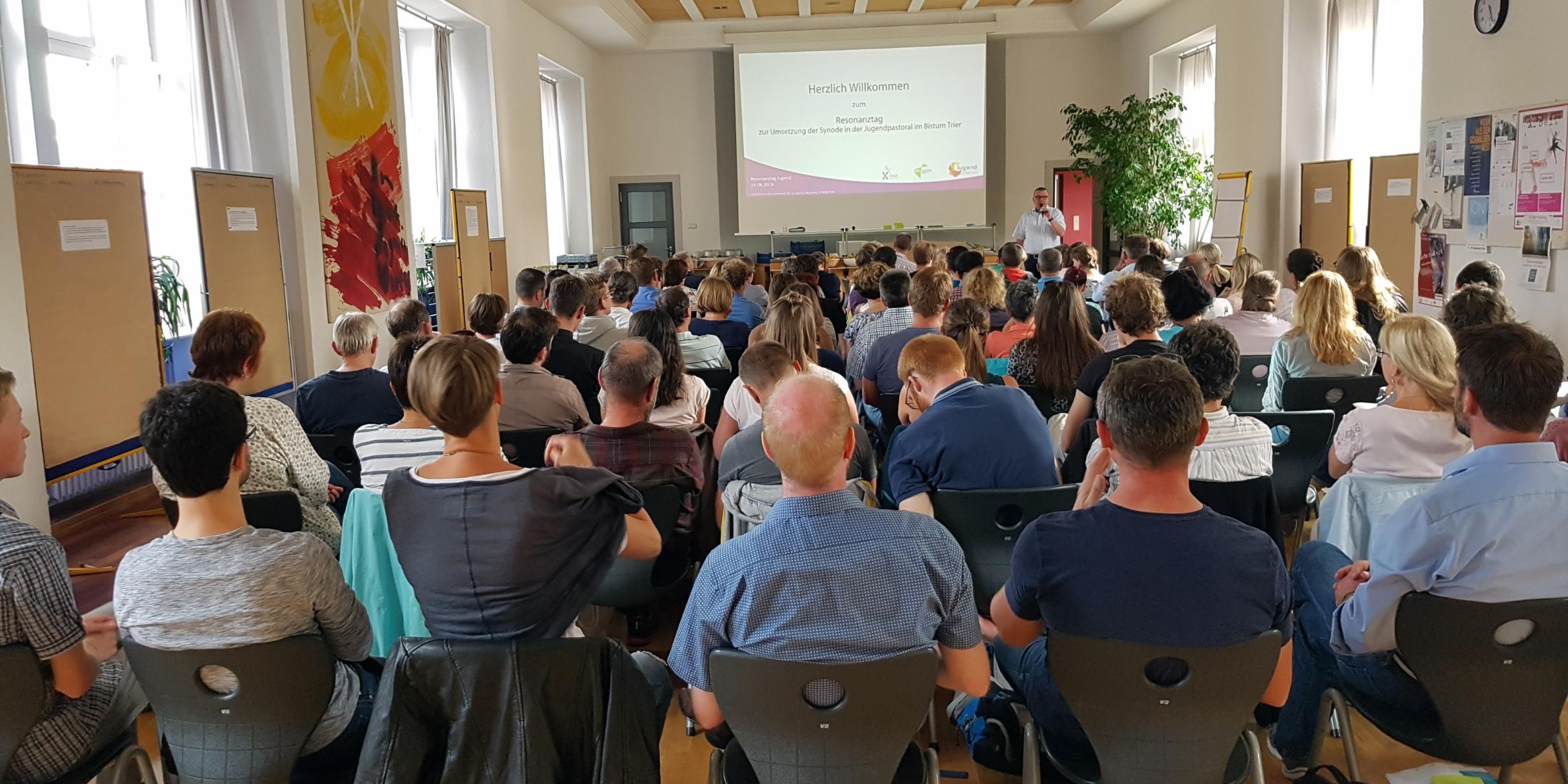 Über 100 Ehren- und Hauptamtliche aus der Jugendpastoral waren bei der Veranstaltung dabei.