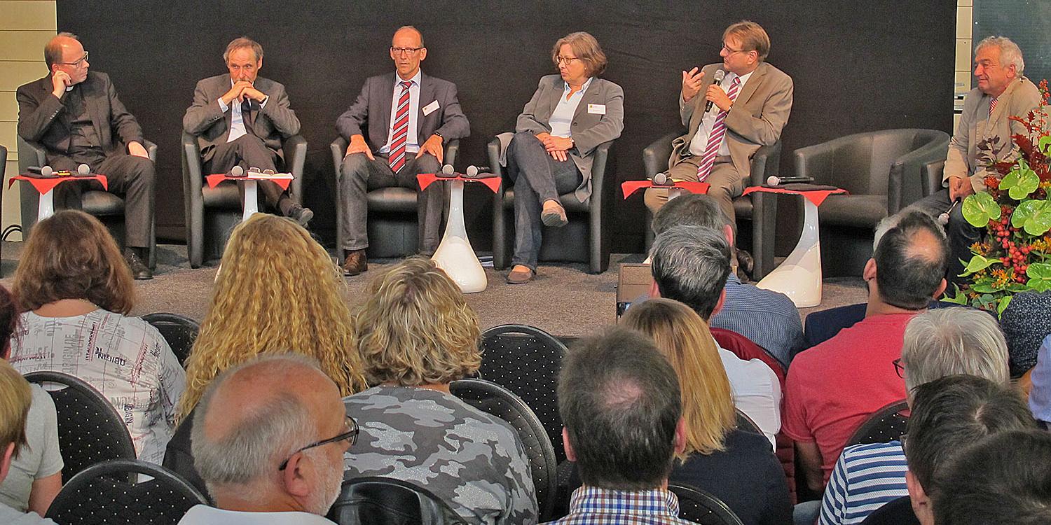 Bischof Stephan Ackermann, Prof. Georg Cremer, Konrad Berg, Cordula Scheich, Christian Otterbach moderiert, Thomas Schwendele