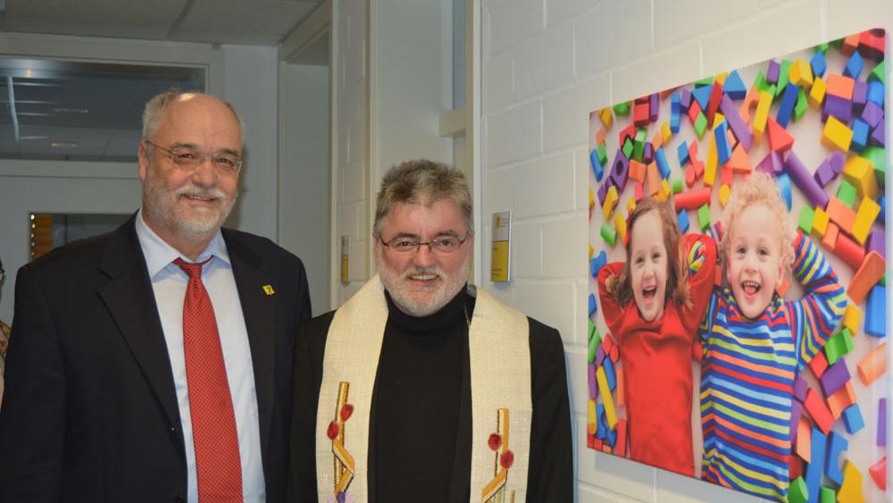 Freude über die Einweihung der neuen Räume: Thomas Schmitz und Pfarrer Franz-Josef Werle