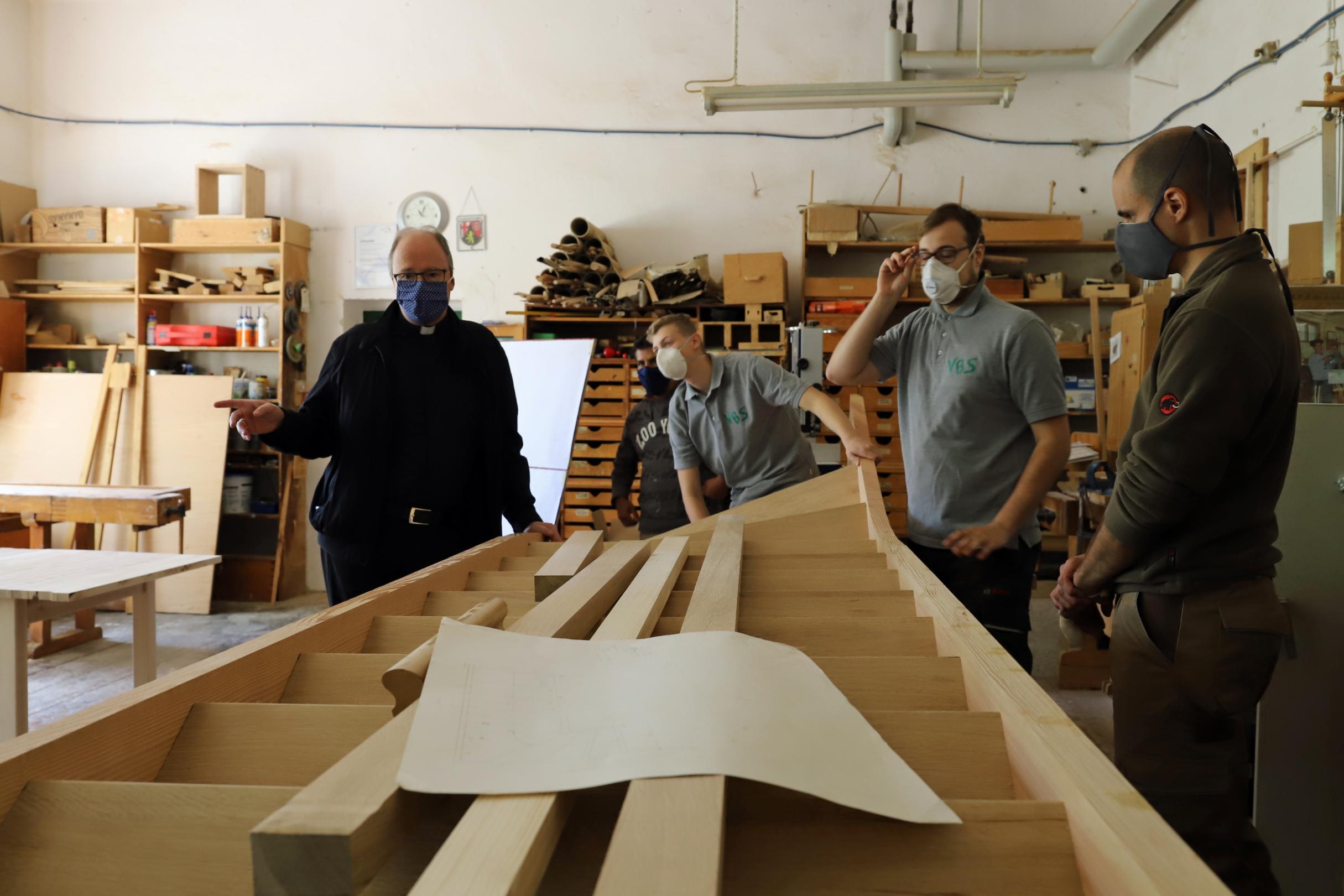 Hier wird eine hochwertige Treppe gebaut.