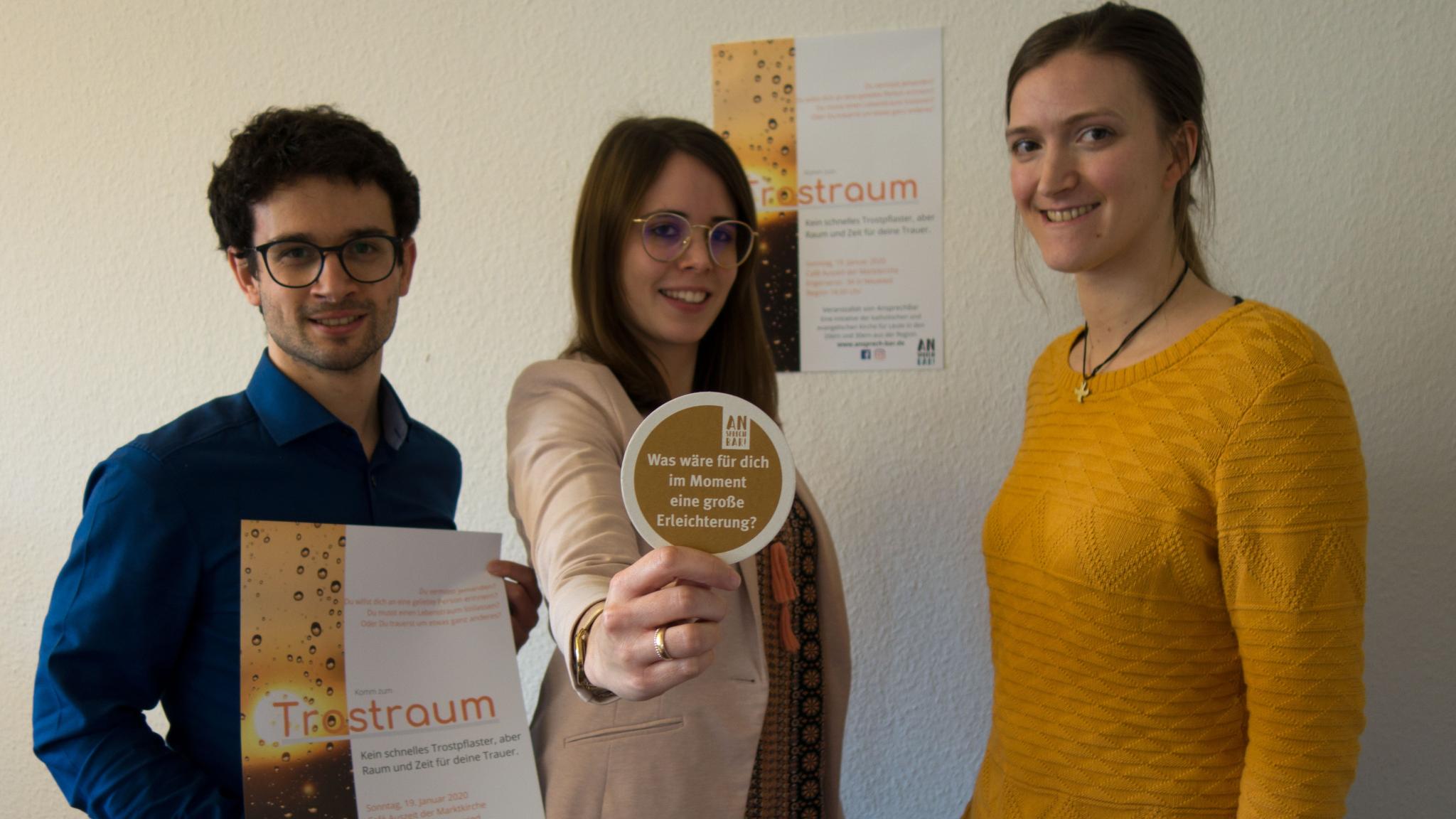Christopher Hoffmann, Madeleine Esch und Julia Arfmann-Knübel (von links) vom Orga-Team 'Trostraum'