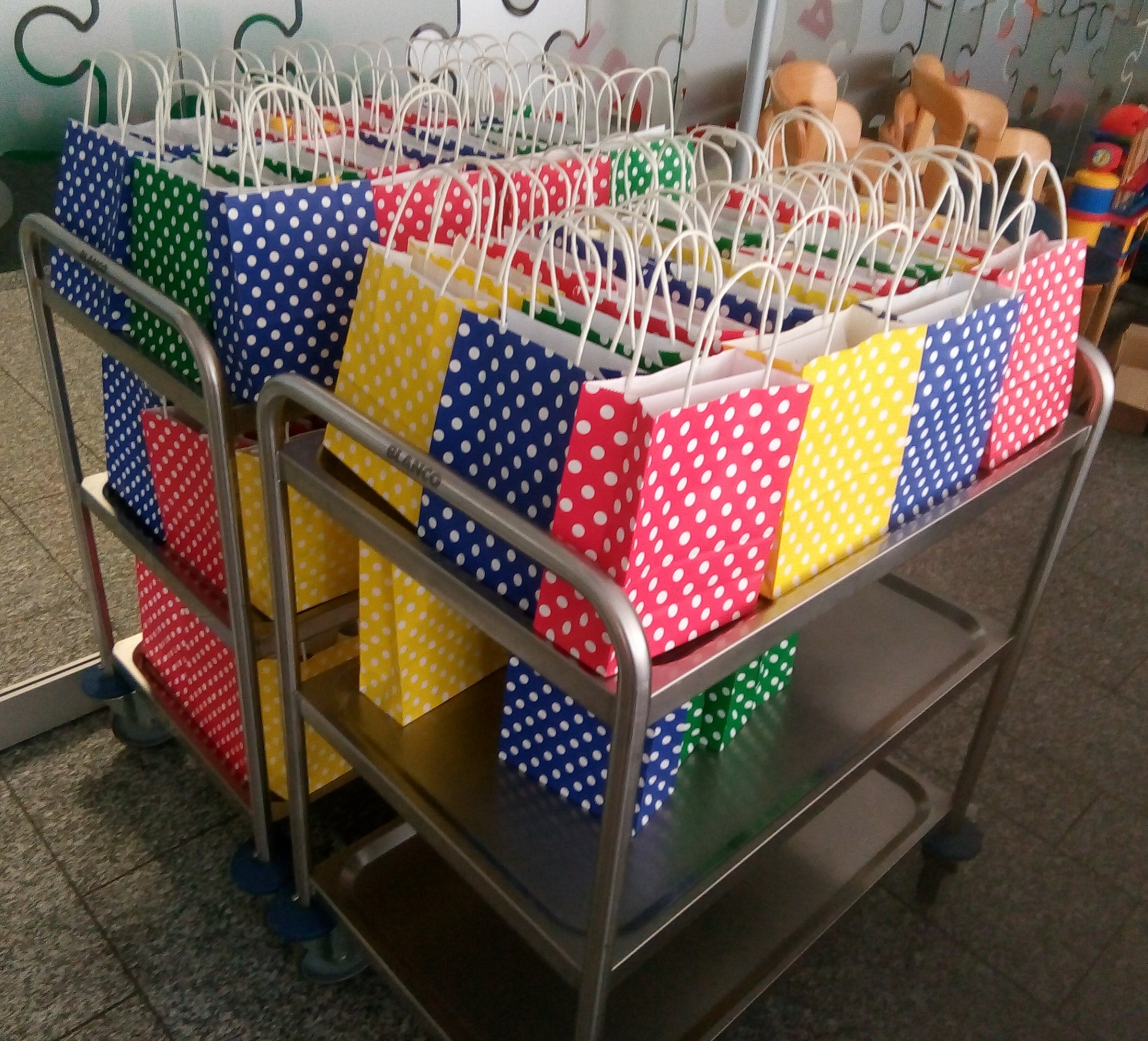 Zahlreiche Tüten wurden gepackt.