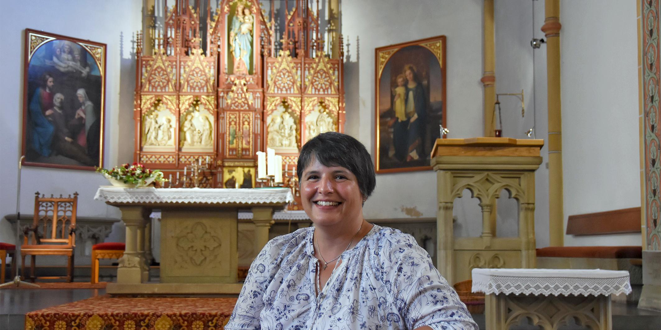 Sabine Müller in ihrer Heimatkirche Mariä Himmelfahrt in Marpingen.