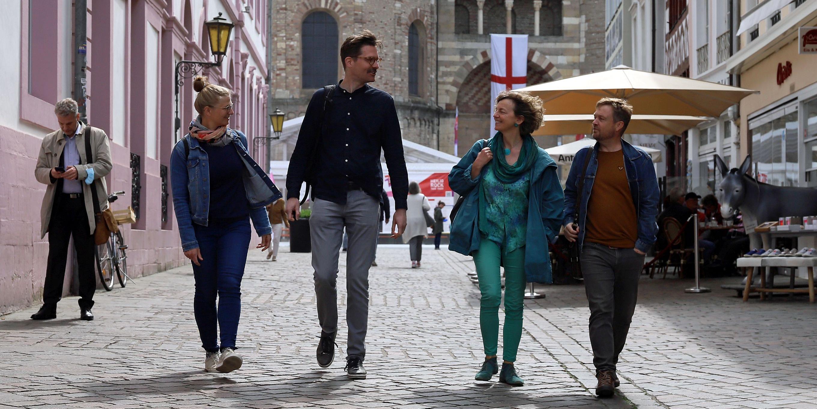 Das SinnSchritte-Team: Elisabeth Zenner, Dr. Dennis Halft, Anne Ferner-Steuer und Jörg Koch (vlnr.)