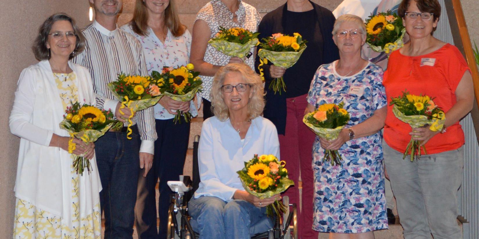 Der neue kfd-Diözesanvorstand: Pfarrer Andreas Paul, Rita Ney, Angela Rupp, Annette Bollig, Roswitha Hillen (hintere Reihe v.l.); Carla Brittner, Birgit Ecker, Marita Fitzke, Klara Johanns-Mahlert (vordere Reihe v. l.); es fehlen: Cäcilie Fieweger und Anne Hennen. (Foto: Tim Löwenbrück/kfd)