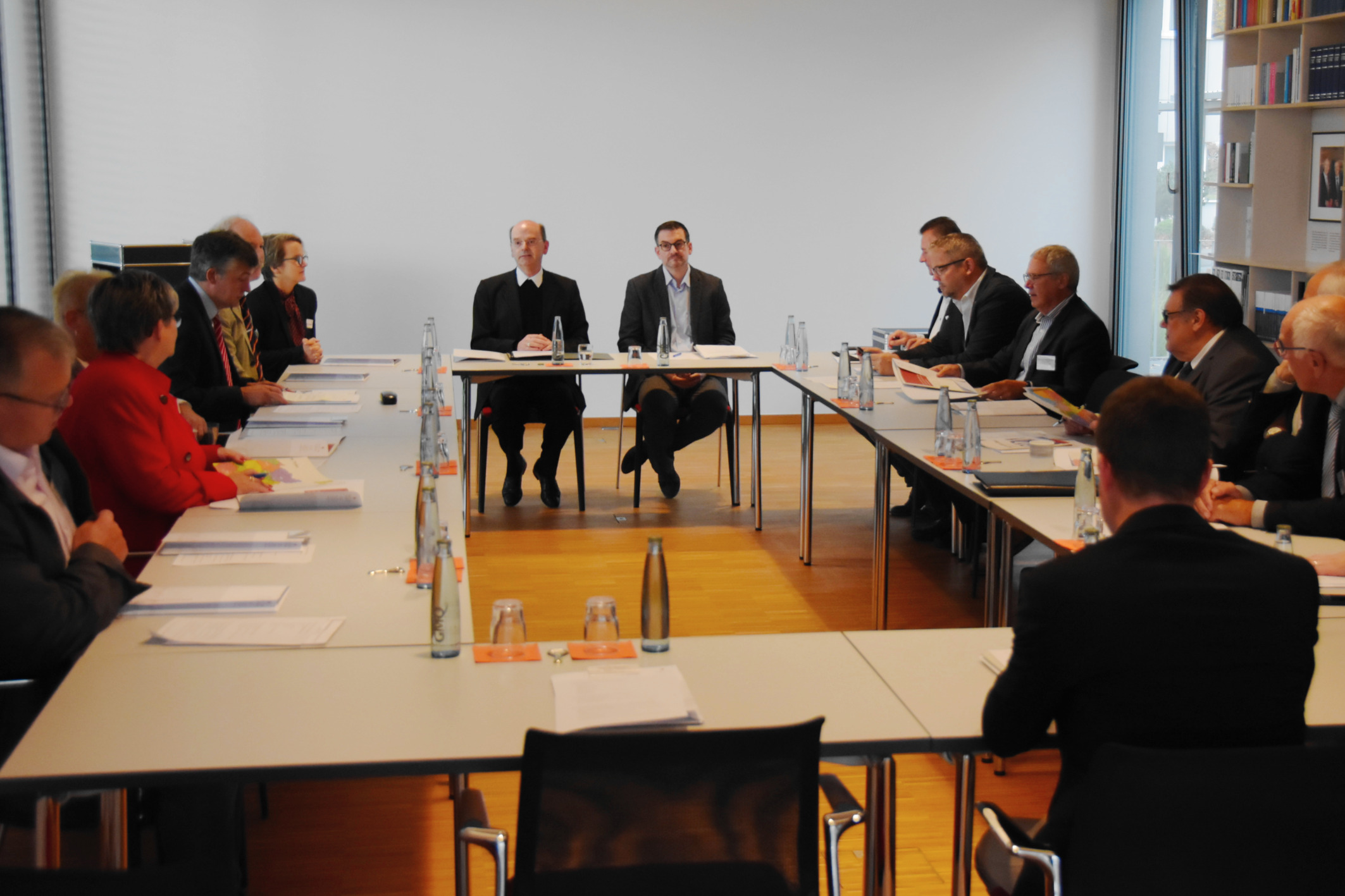 Weihbischof Brahm und Christian Heckmann stellten sich der Kritik und den Fragen in der Runde der Politiker.