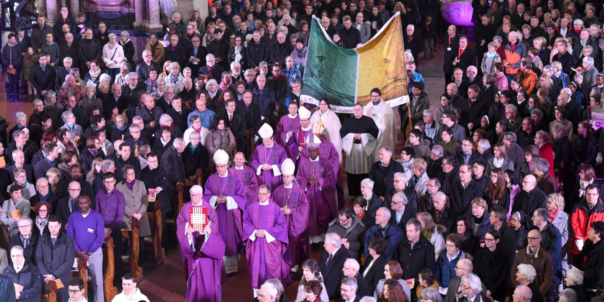 Im vollbesetzten Dom ist die Misereor-Fastenaktion 2017 eröffnet worden. (Foto: Misereor/Wolfgang Radtke)