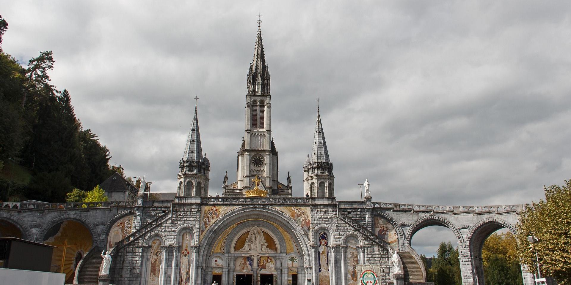 Die Wallfahrtskirche in Lourdes (Foto: pixabay)