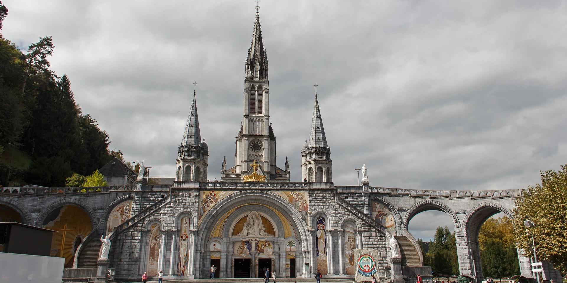 Die Wallfahrtskirche in Lourdes (Foto: pixabay)