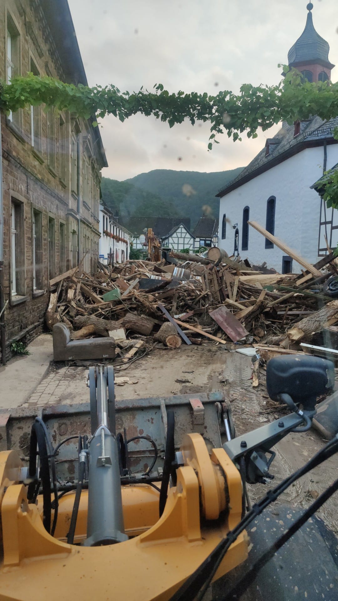Walporzheim nach der Flutkatastrophe