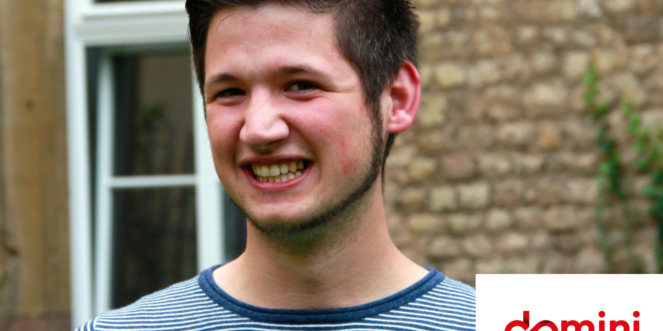 Benedikt Welter und das neue Logo 'domini'.