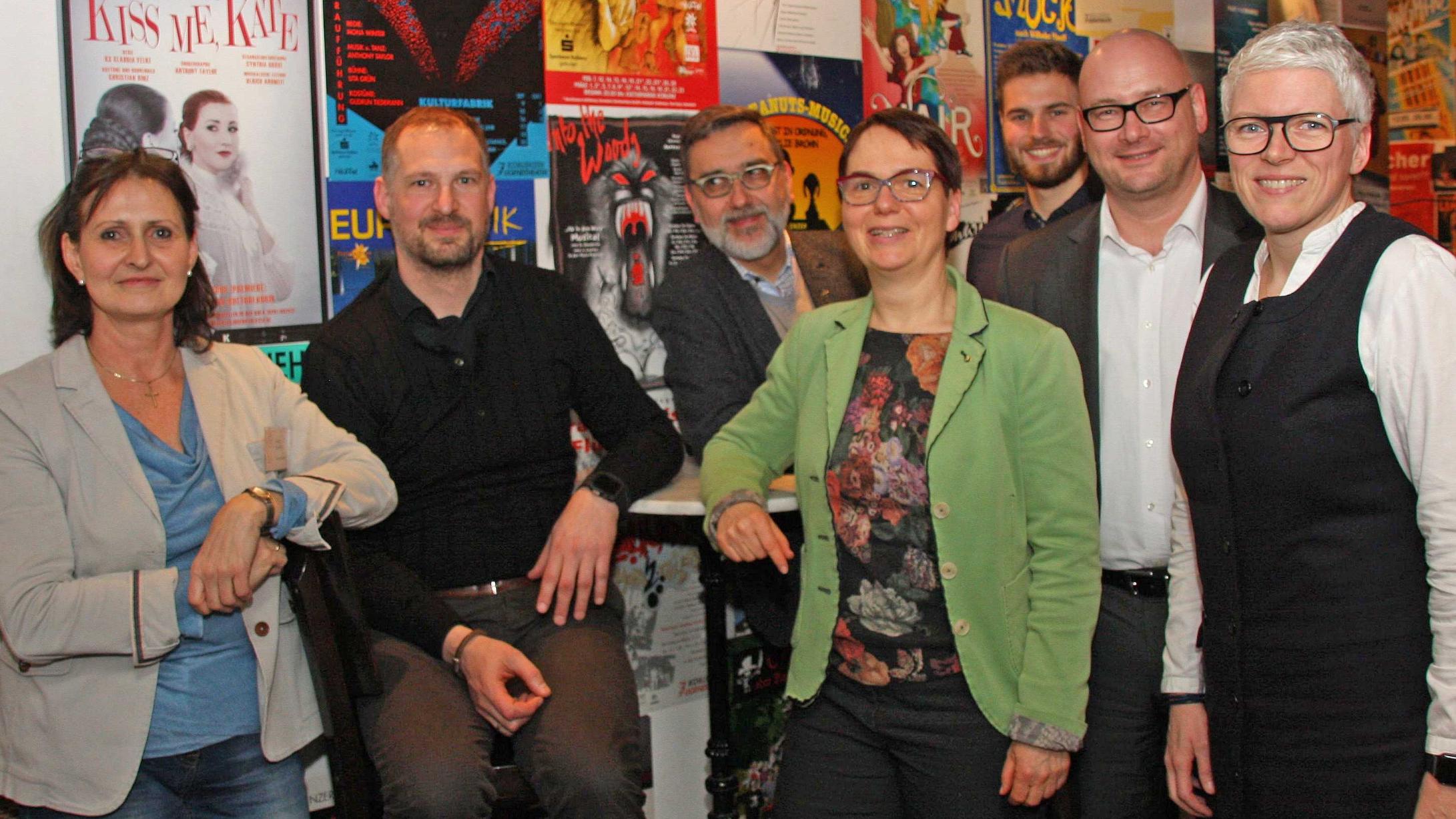 Auf dem Podium (v. links): Margit Ebbecke, Nico Mühlan, Thomas Darscheid, Prof. Dr. Hildegund Keul, Andreas Ebbecke, Dr. Andé Uzulis und Eva Jung.