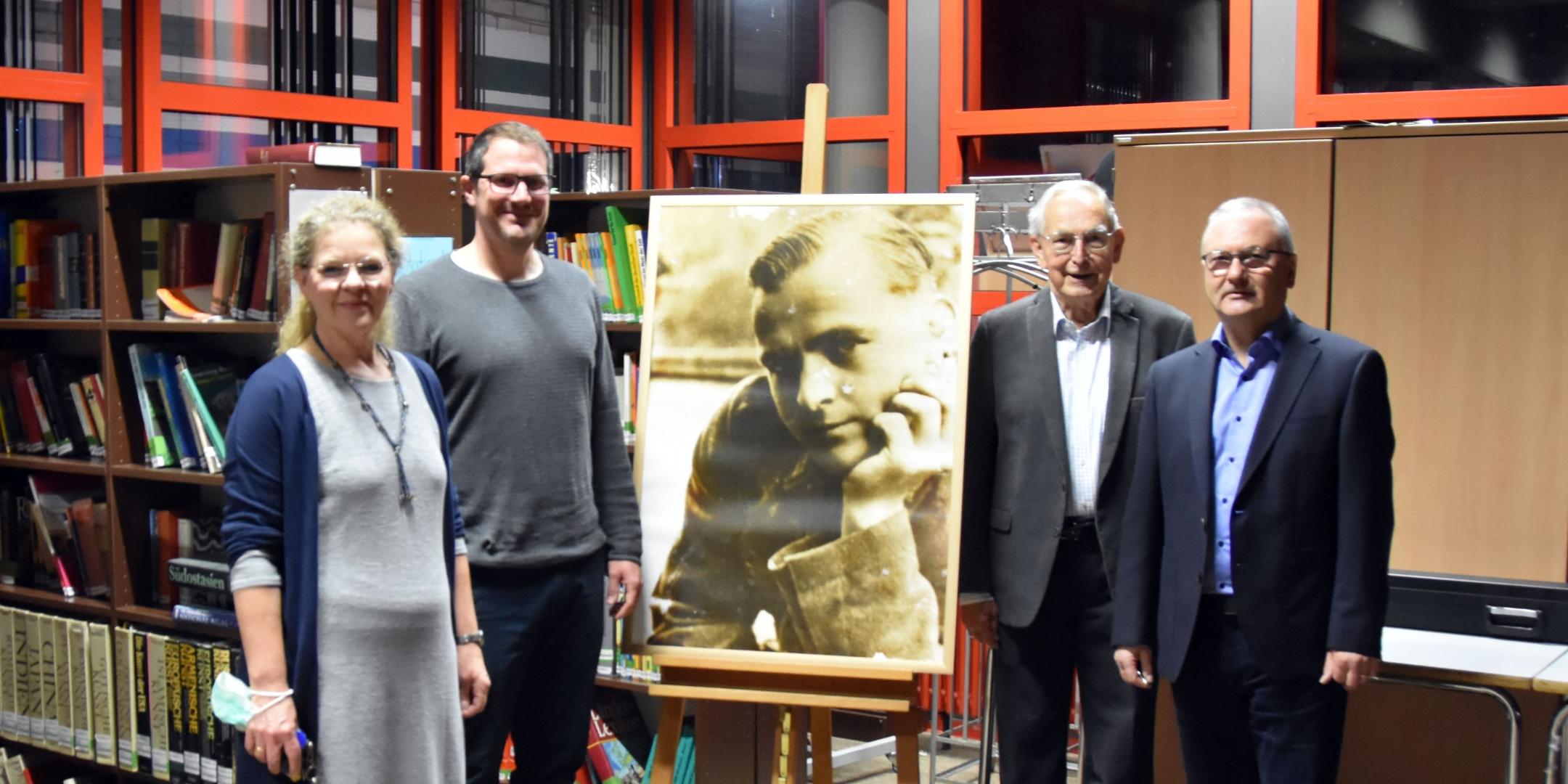 Fachdidaktikleiterin Annemarie Reimers, der Schulleiter der Willi-Graf-Realschule Stephan Arnold, Joachim Baez und der Schulleiter des Willi-Graf-Gymnasiums Stefan Kilz. Foto: Ute Kirch/Bistum Trier