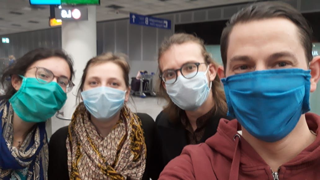 Atemschutzmasken und Handschuhe - so wollen es die Auflagen in Indien