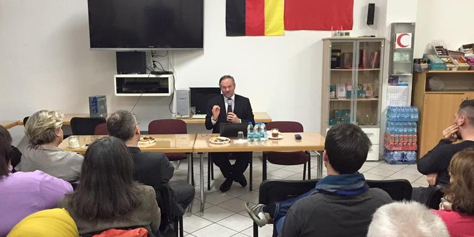 Dr. Bekir Alboğa, Generalsekretär und Beauftragte für interreligiösen Dialog der DITIB, bei seinem Vortrag.
