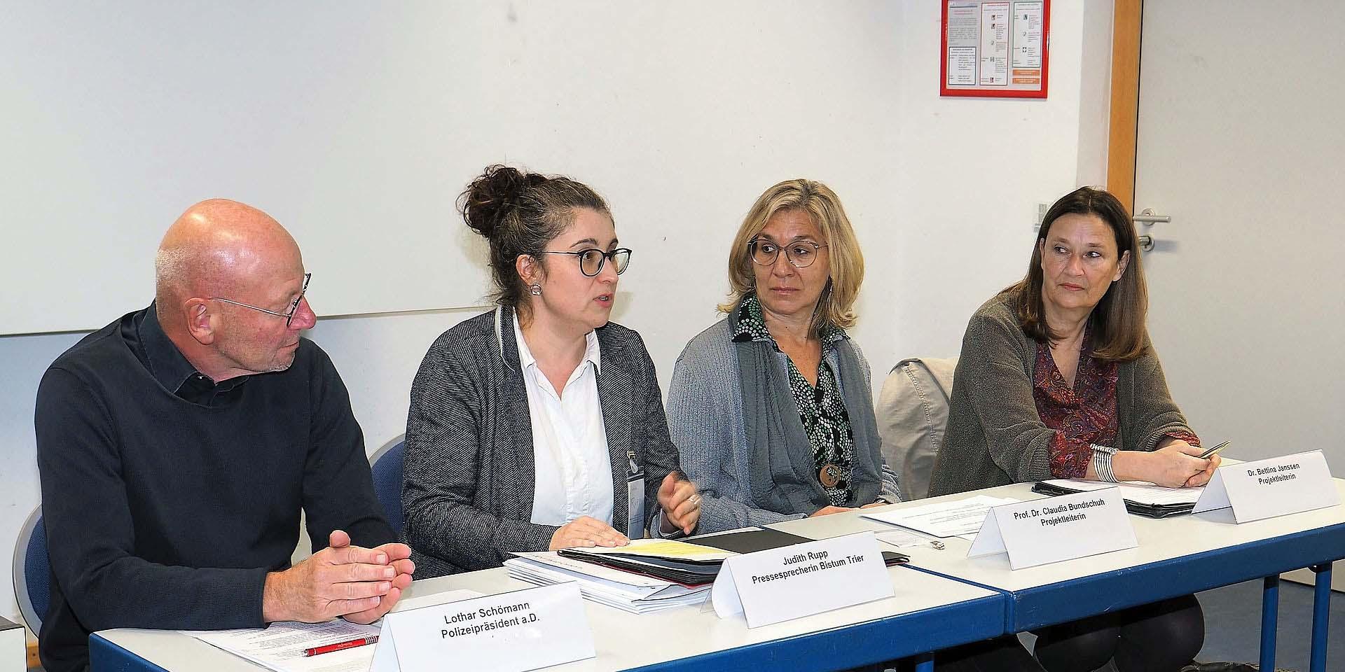 Bei der Auftaktveranstaltung im vergangenen Jahr: Lothar Schömann, Judith Rupp, Prof. Dr. Claudia Bundschuh und Dr. Bettina Janssen (vlnr.)
