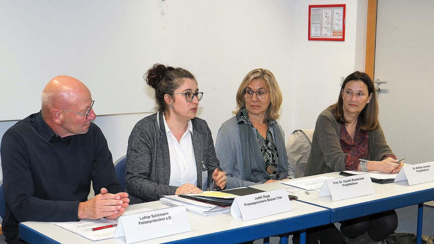 Bei der Auftaktveranstaltung im vergangenen Jahr: Lothar Schömann, Judith Rupp, Prof. Dr. Claudia Bundschuh und Dr. Bettina Janssen (vlnr.)