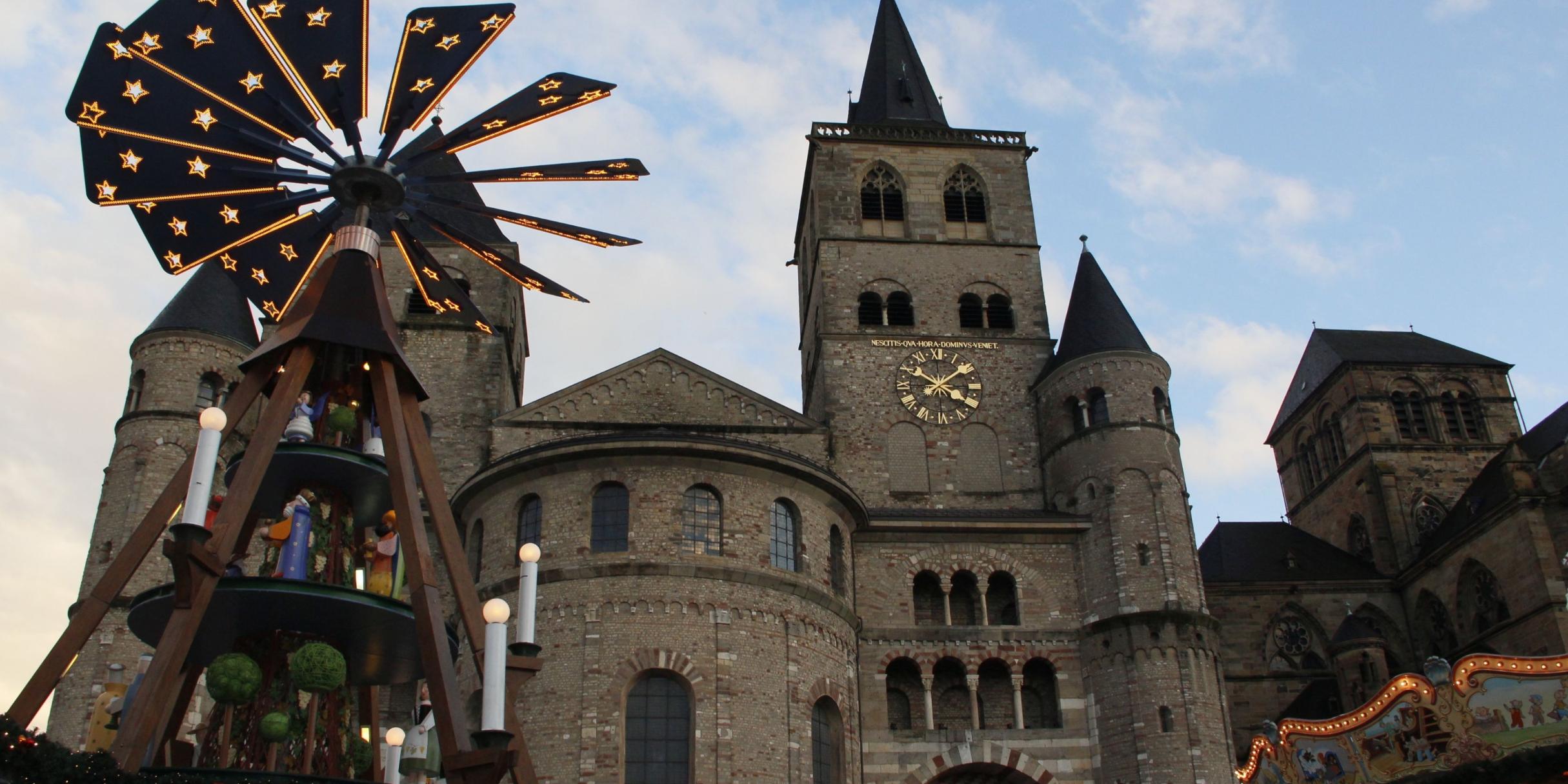 2019 fand der Trierer Weihnachtsmarkt auf dem Domfreihof statt.