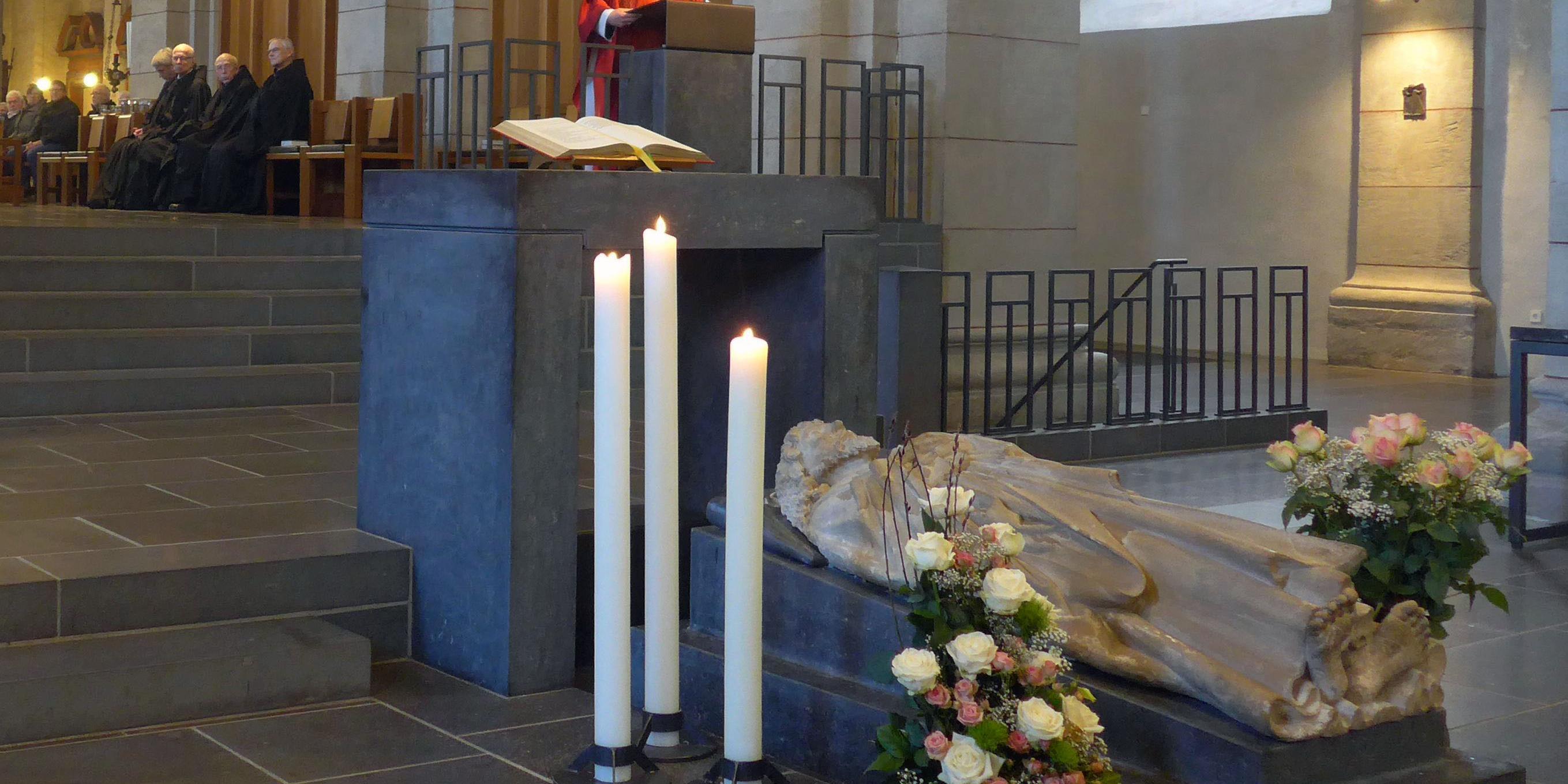 Weihbischof Gebert in der Benediktinerabtei St. Matthias