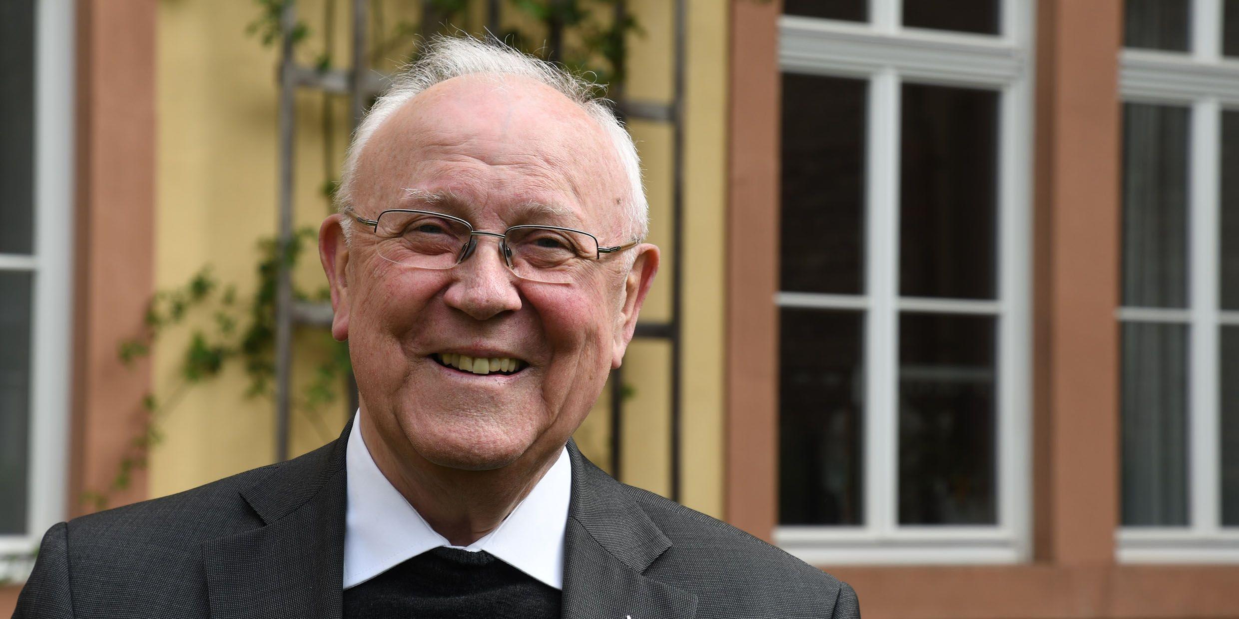 Monsignore Helmut Gammel hat Kurzpredigten für die Pfingstnovene vorbereitet. Darin geht es um die Würde der Menschen (Foto: Zeljko Jakobovac)