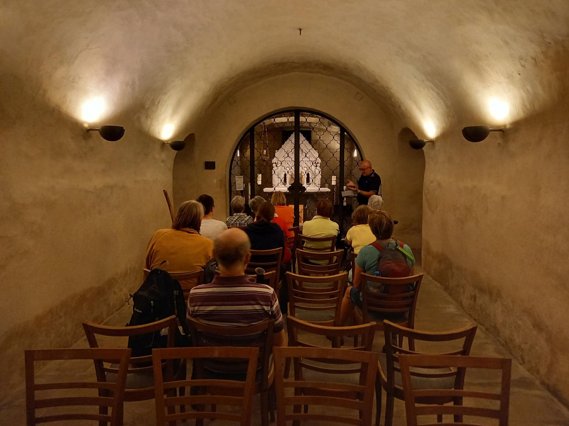 In der Krypta am Grab des Heiligen Willibrord (Foto: Judith Schwickerath)