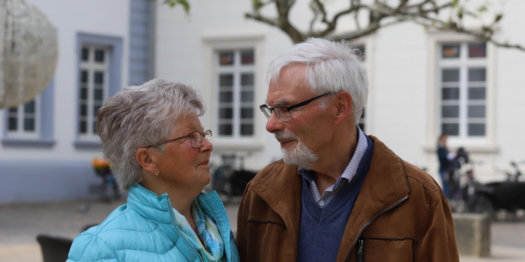 Das Ehepaar Gisela und Konrad Rink aus Kaifenheim ist seit 60 Jahren verheiratet. (Foto: Isabel Athmer/Bistum Trier)