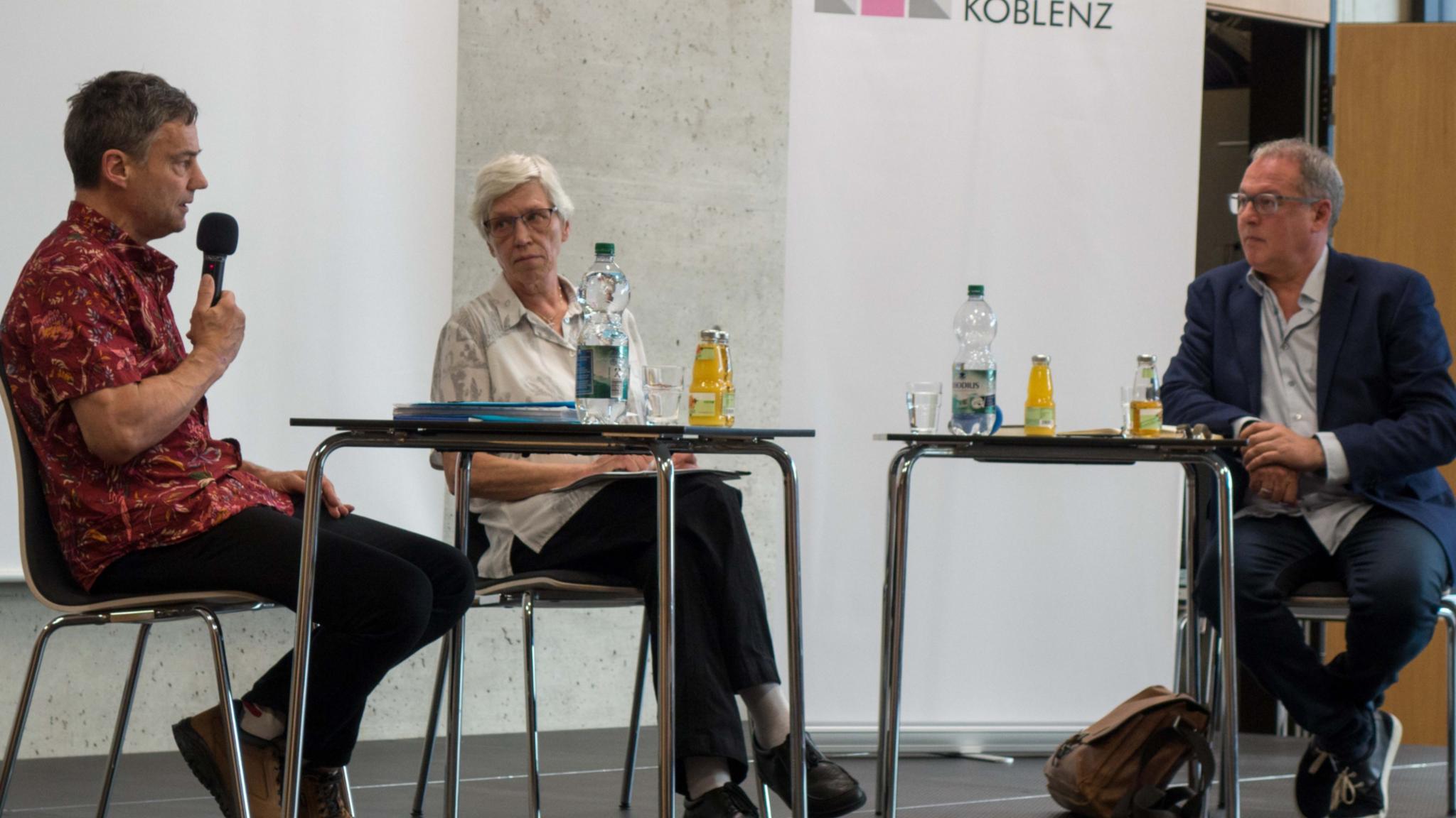 Dr. Thomas Schnitzler, Erika Kerstner und Moderator Prof. Dr. Jürgen Kroth (v. links) im Gespräch.