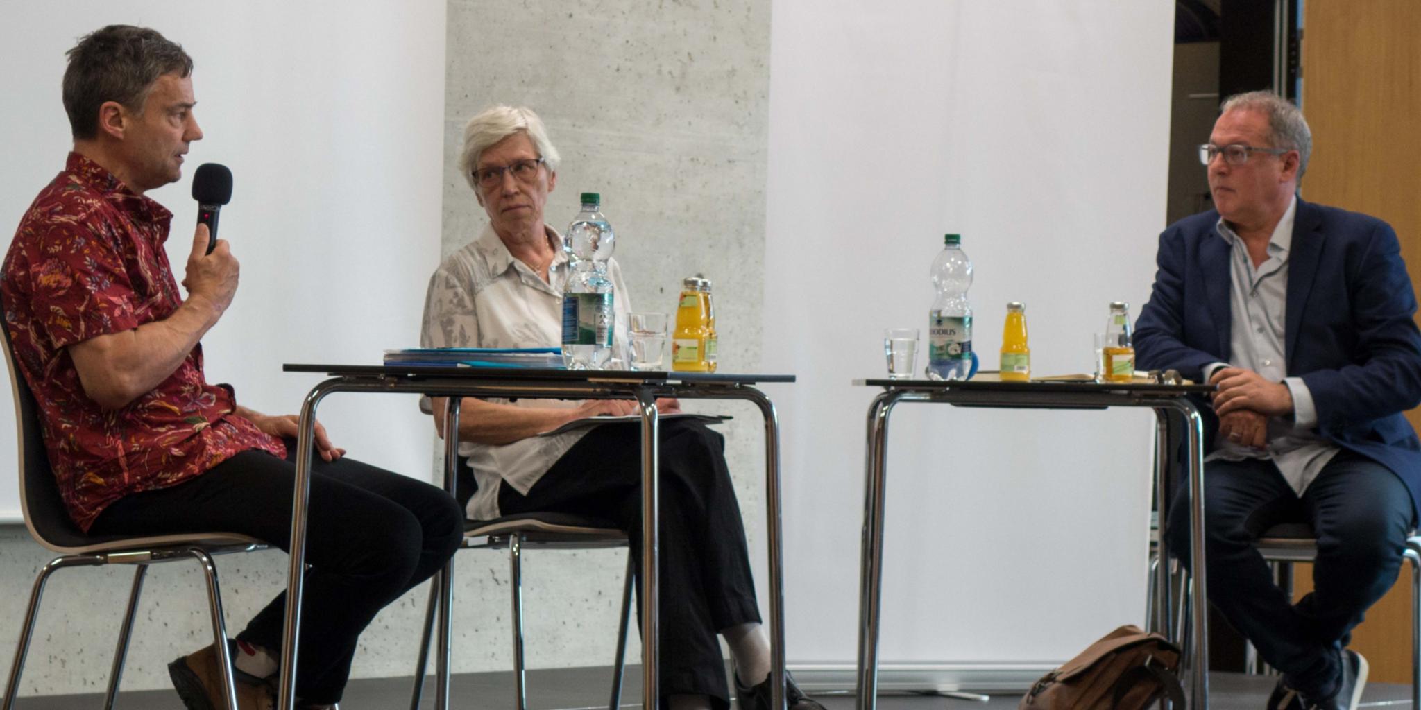 Dr. Thomas Schnitzler, Erika Kerstner und Moderator Prof. Dr. Jürgen Kroth (v. links) im Gespräch.