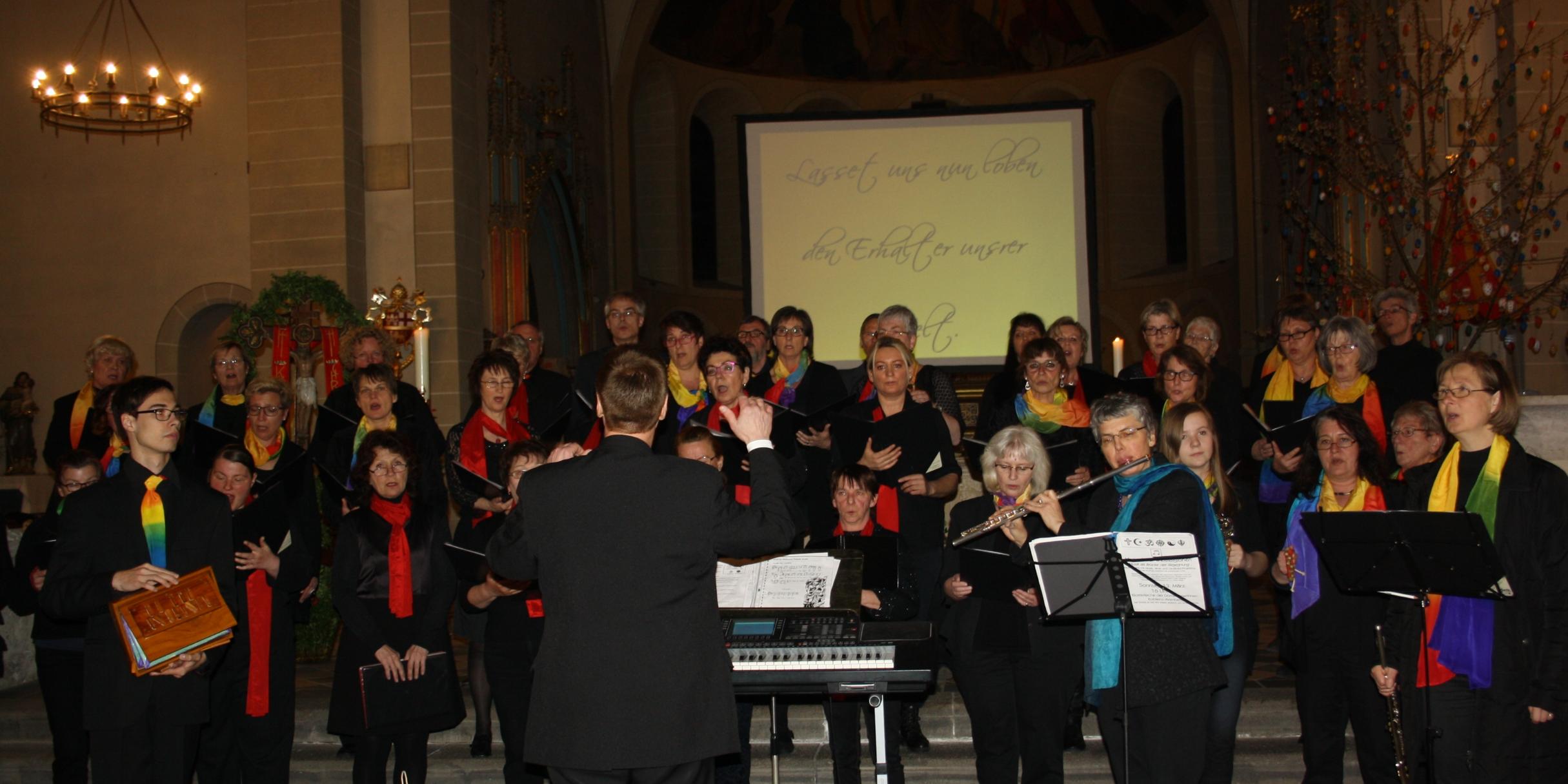 Die Chöre der de Haye’schen Stiftung und Monte Candando präsentierten unter der Leitung von Dekanatskantor Peter Stilger in der Kastorkirche ein Musical zu den Weltreligionen.