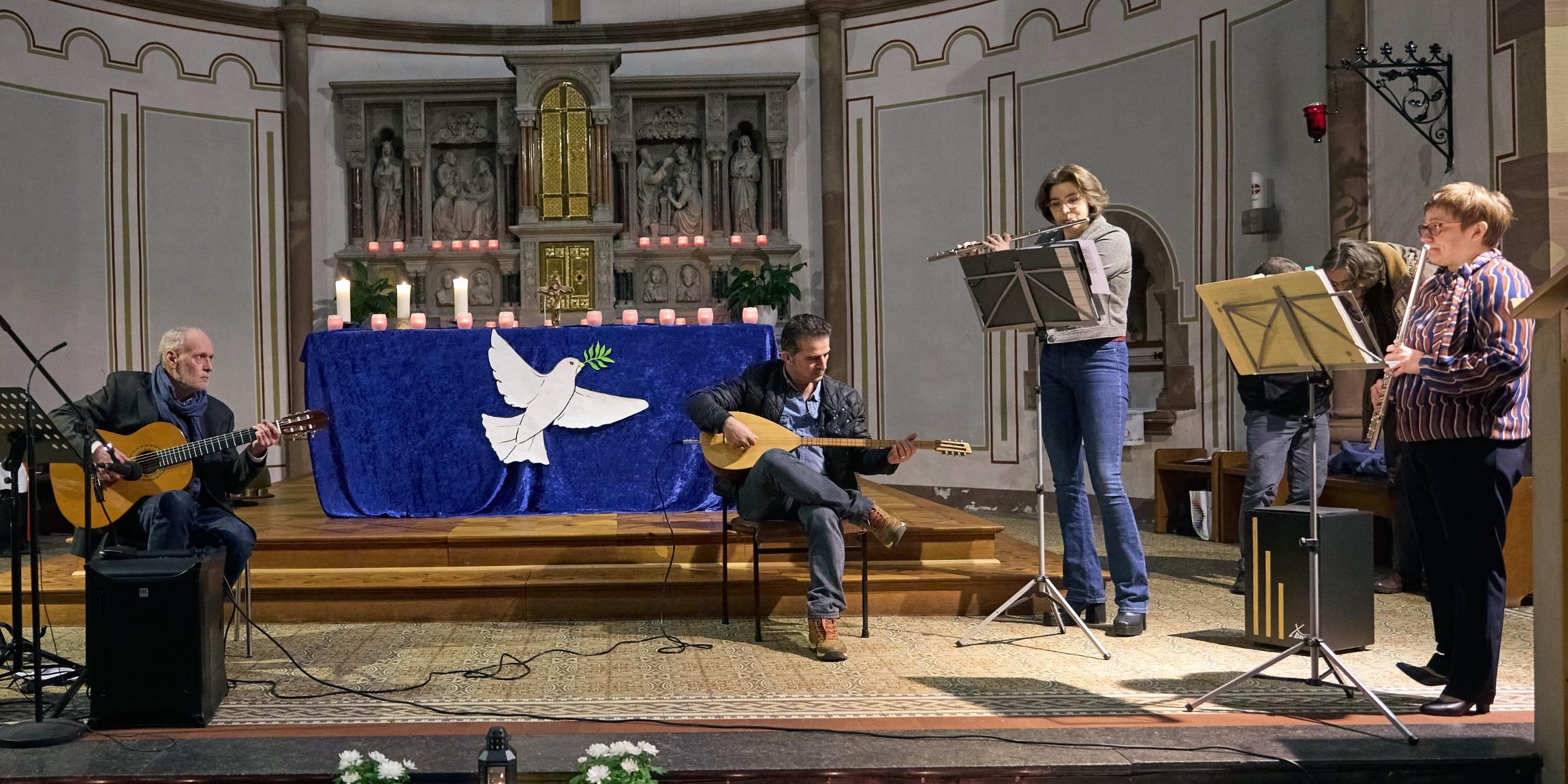 Die neue Musikgruppe 'one music project' bei ihrem ersten Auftritt in St. Agatha Kleinblittersdorf. Foto: Thomas Wieck
