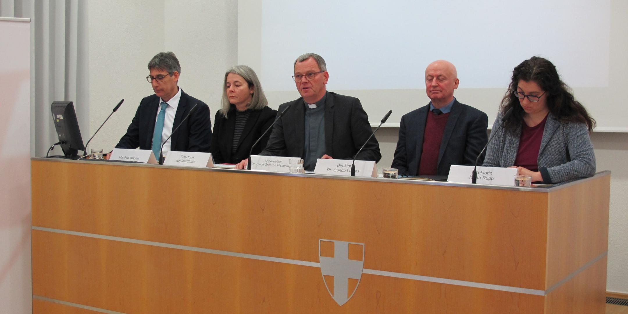 Manfred Wagner, Finanzdirektorin Kirsten Straus, Generalvikar Dr. Ulrich Graf von Plettenberg, Direktor Dr. Gundo Lames, Direktorin Judith Rupp