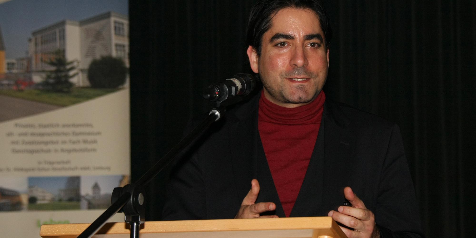 Mouhanad Khorchide stammt aus Beirut und wanderte mit 18 nach Österreich aus. Heute lehrt der Soziologe und Islamwissenschaftler an der Universität Münster.