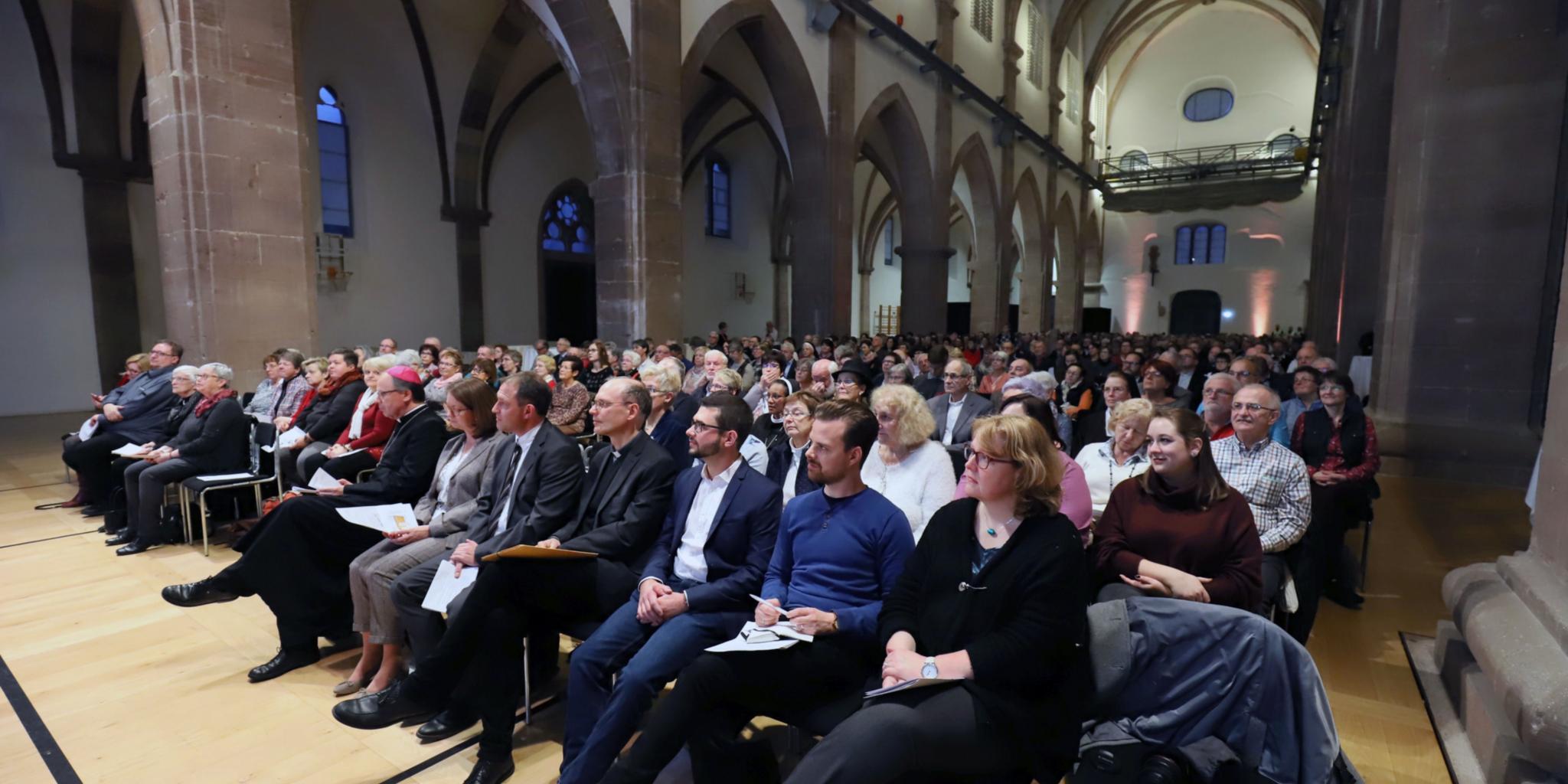 Über 800 Lektorinnen und Lektoren nahmen an der Übergabe-Feier in St. Maximin teil.